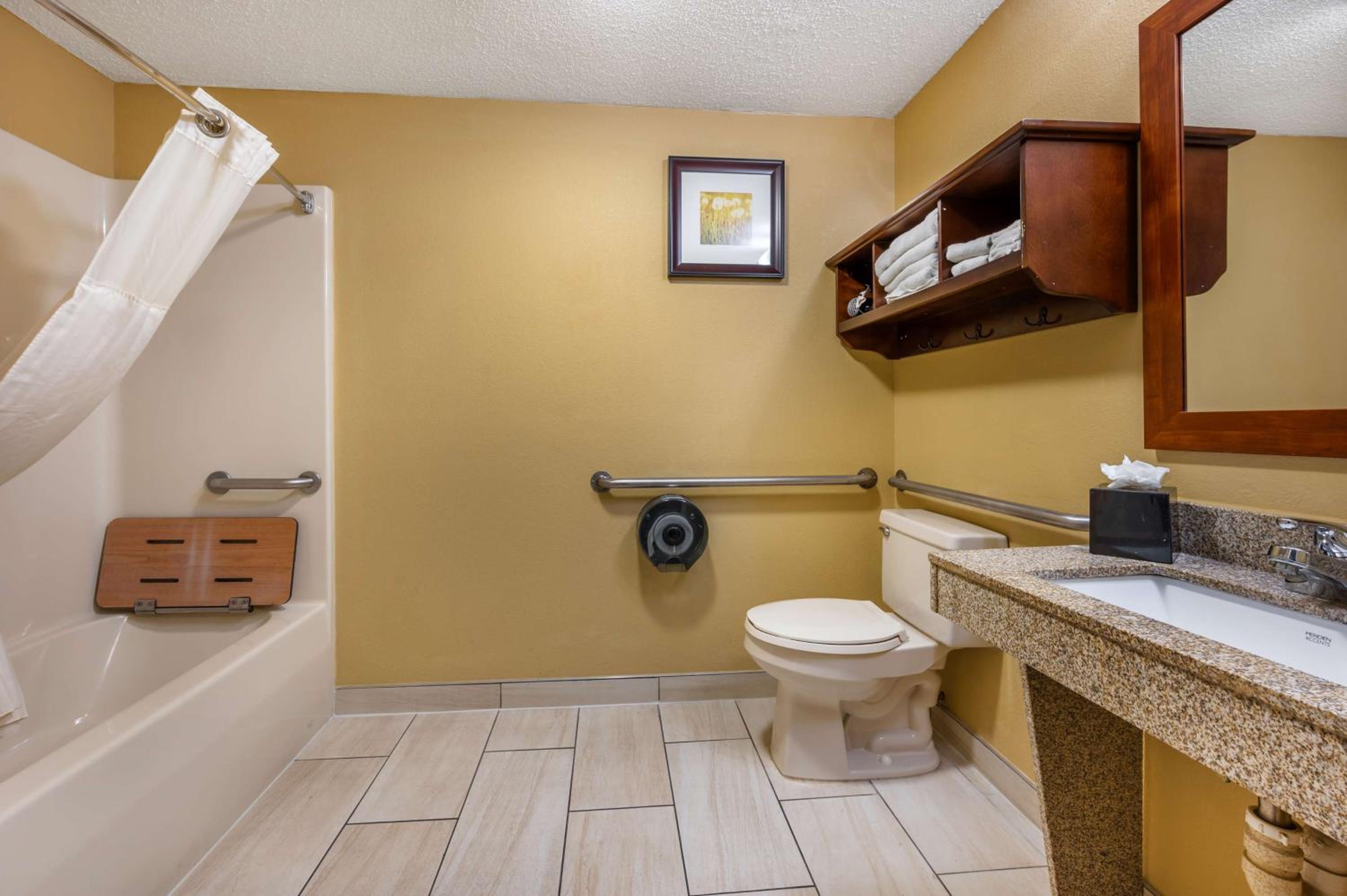 King Room with Bath Tub - Disability Access/Non-Smoking  photo 3