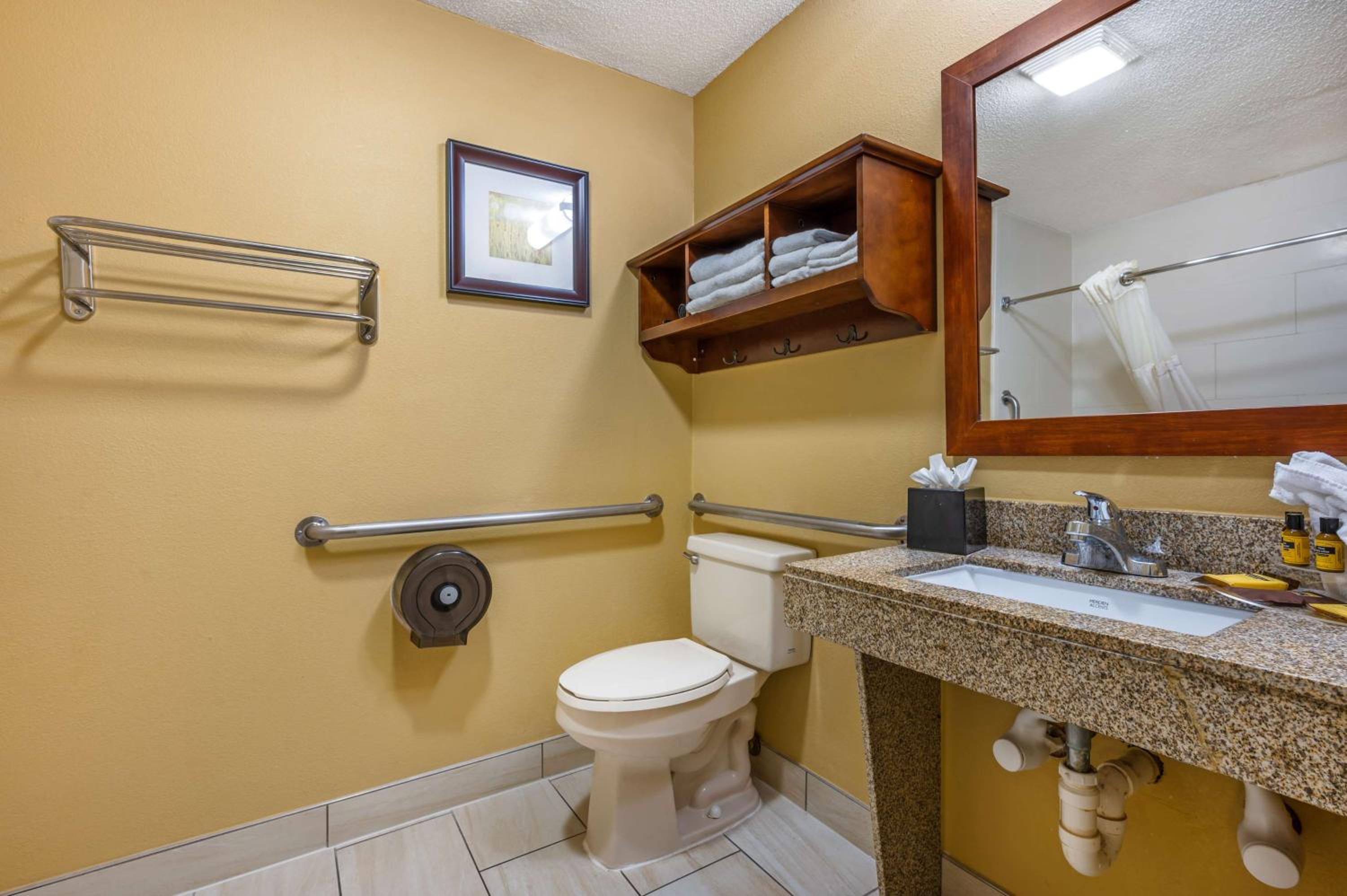 King Room with Roll-in Shower - Disability Access/Non-Smoking photo 3