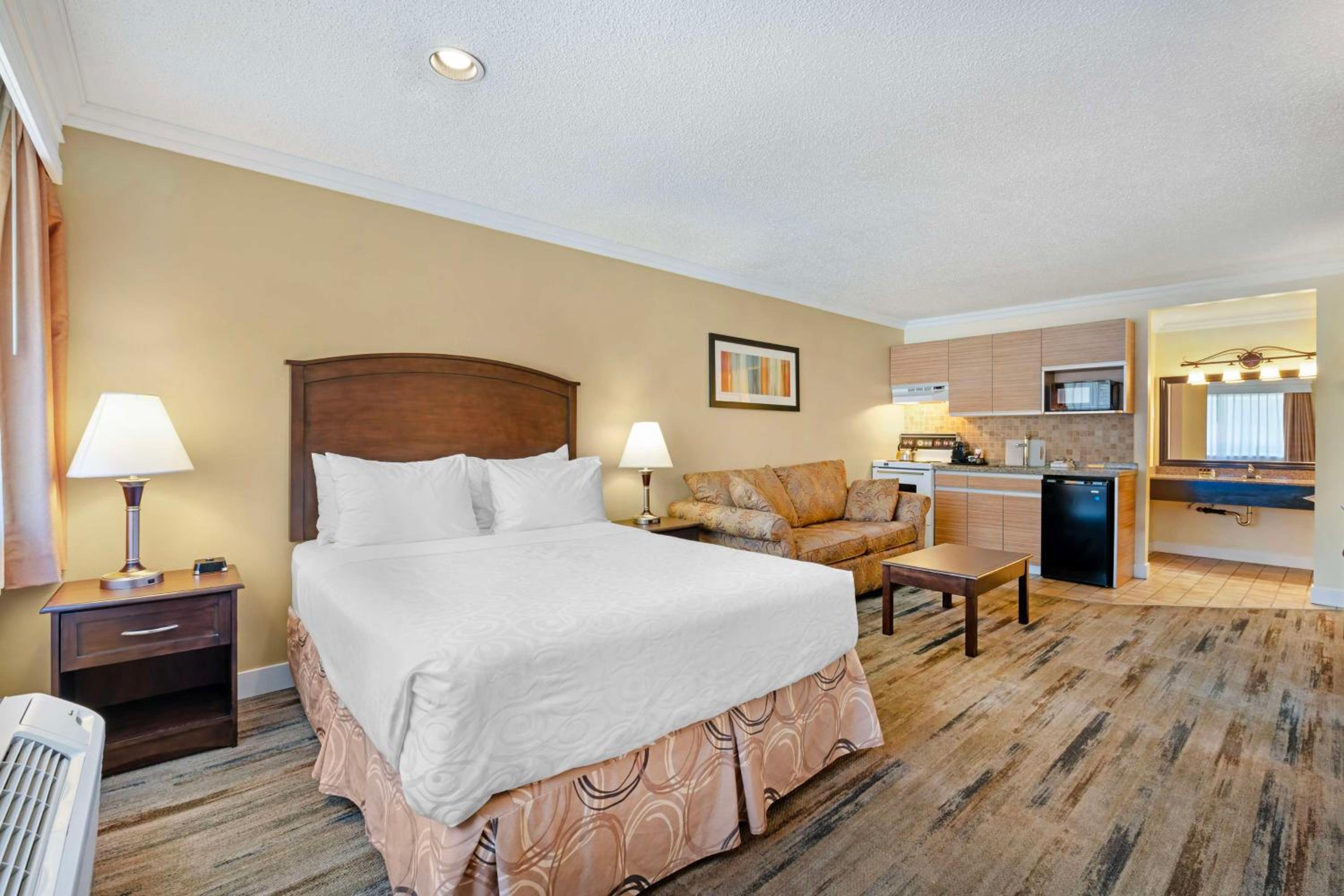 Kitchenette Room with One Queen Bed - Photo 1