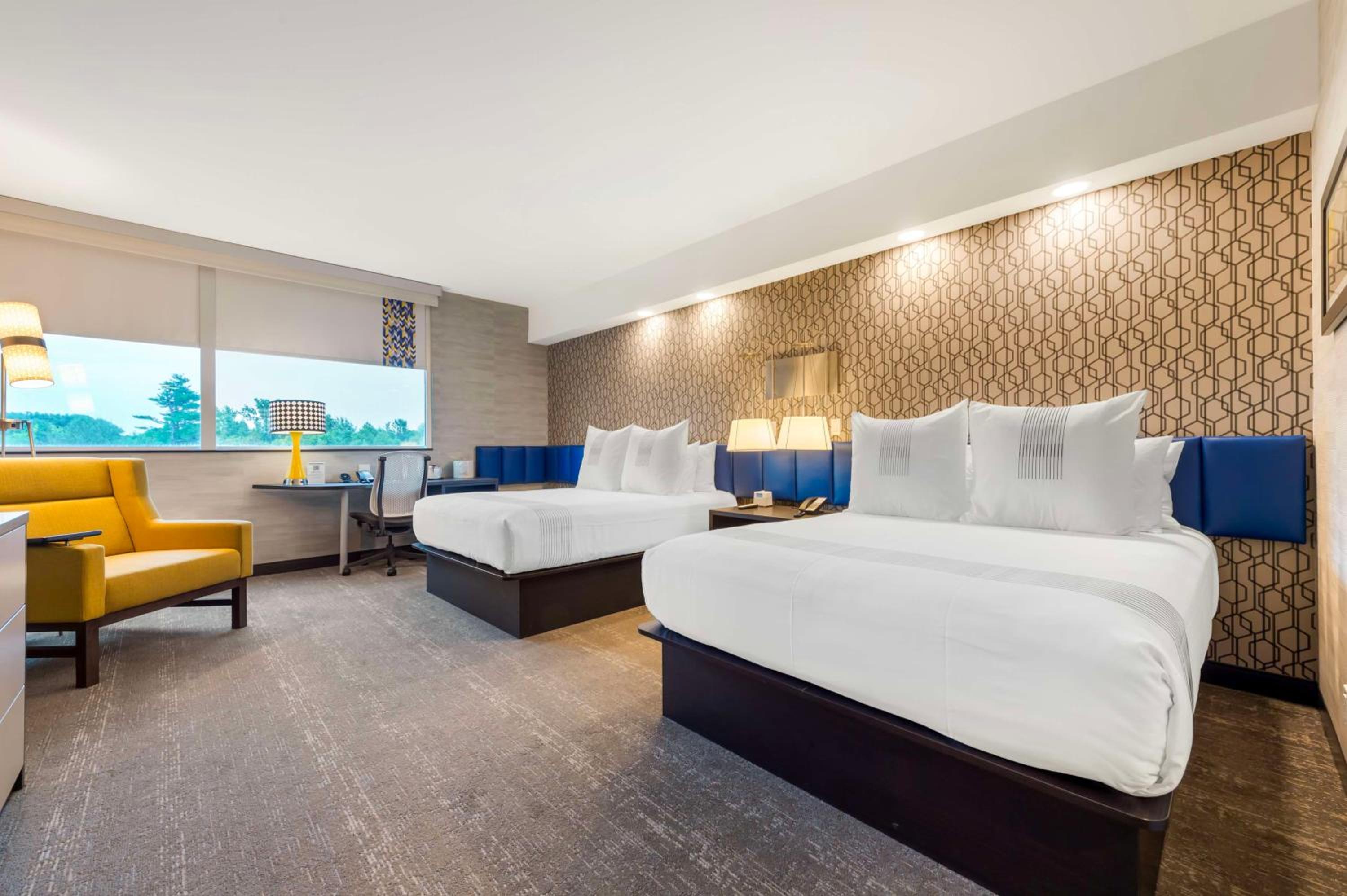 Queen Room with Two Queen Beds and Roll-In Shower - Mobility Access/Non-Smoking