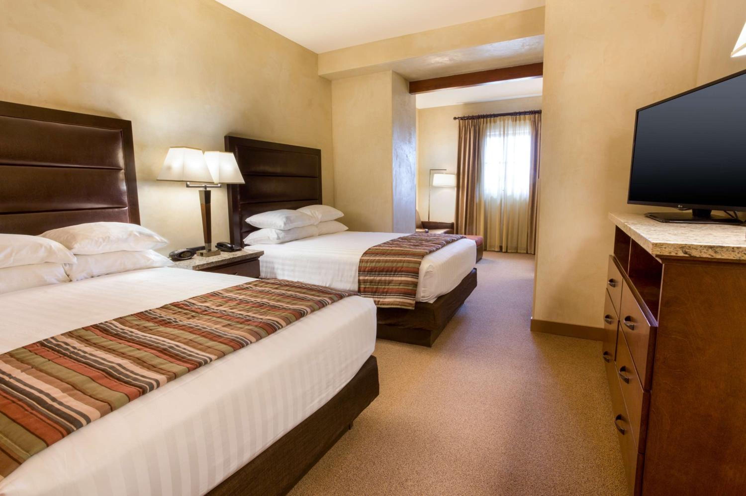 Superior Queen Room With Two Queen Beds And Soaking Tub photo 1