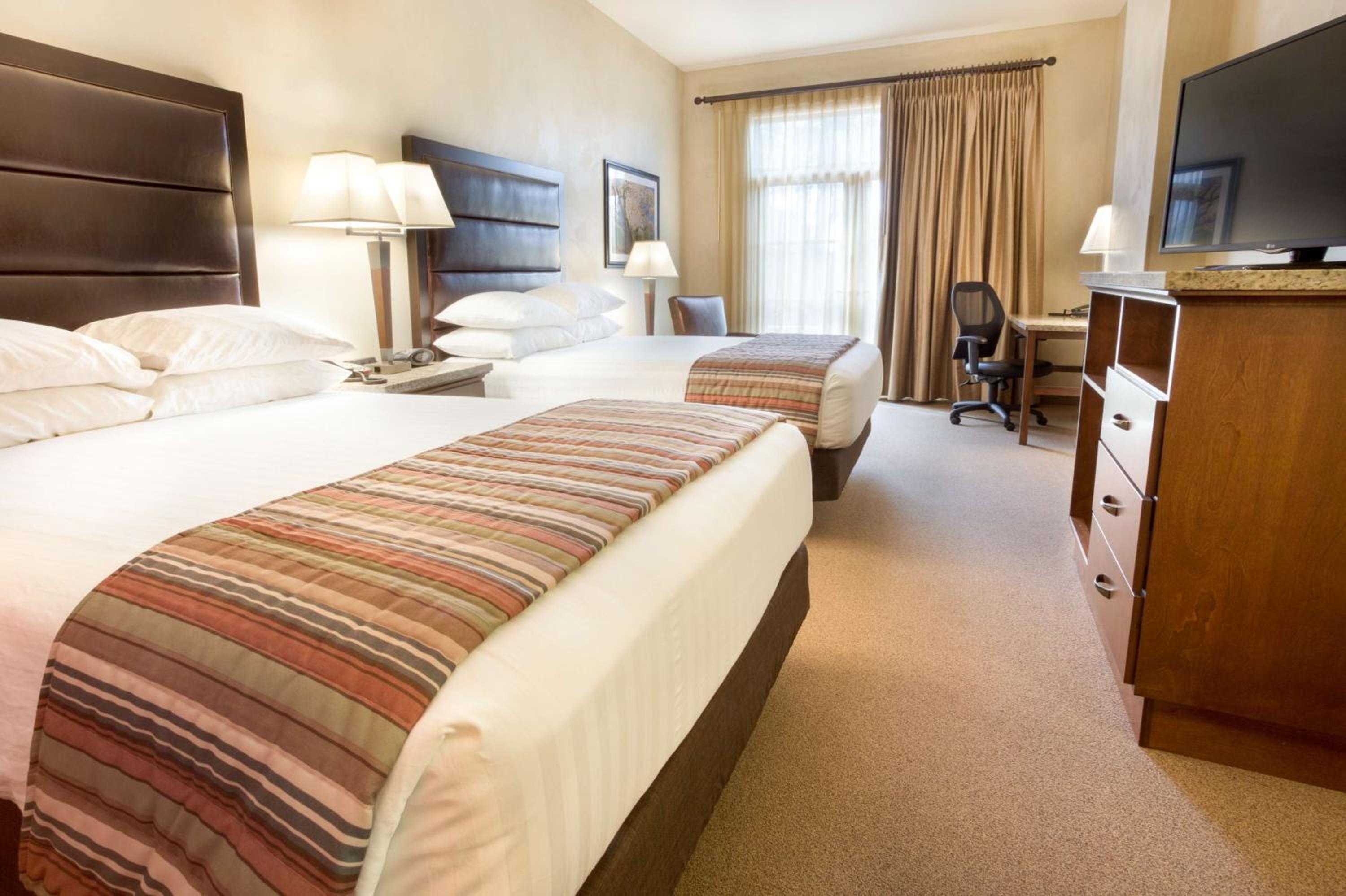 Superior Queen Room With Two Queen Beds And Soaking Tub photo 2