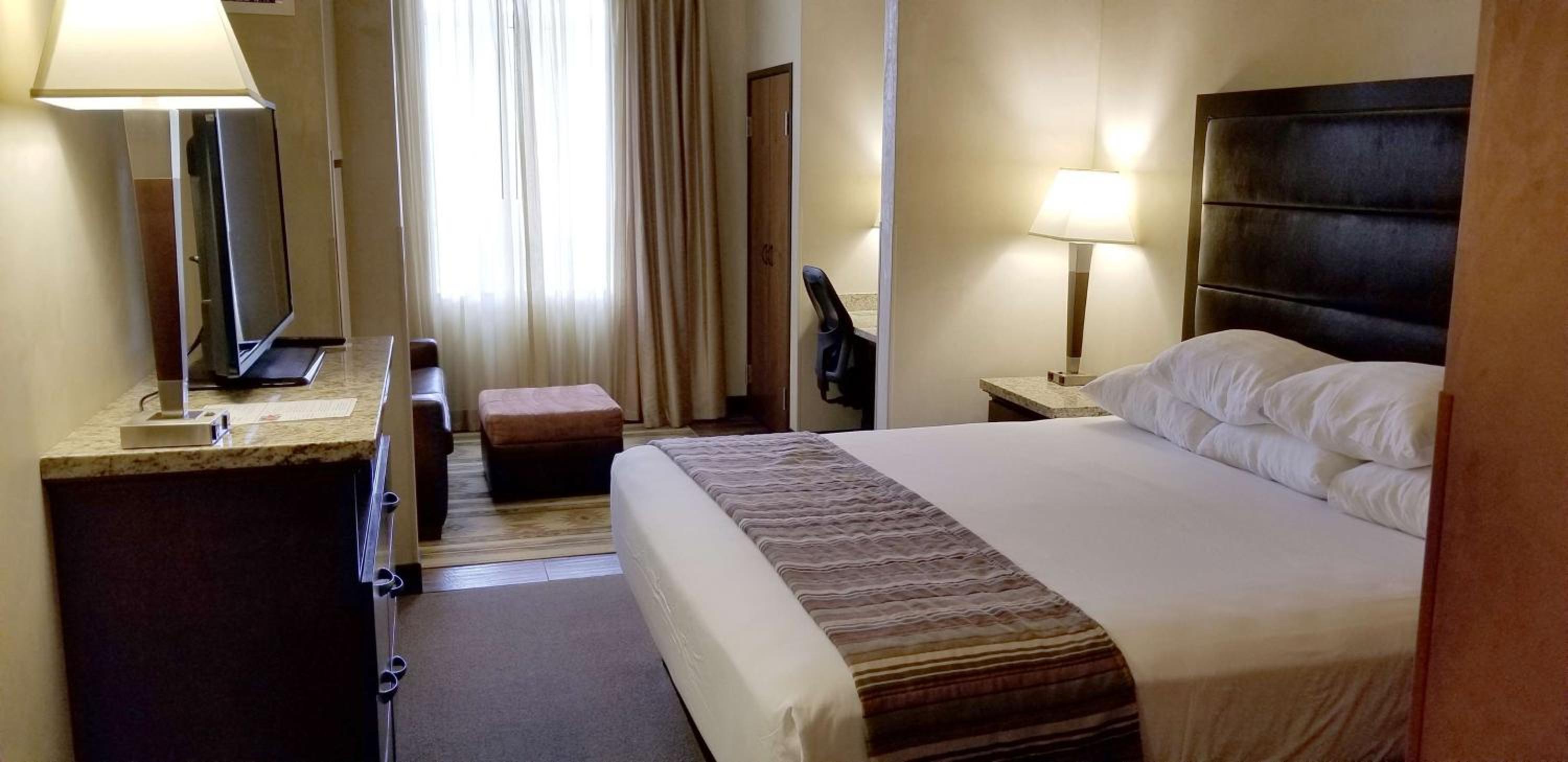 Premier King Room photo 1