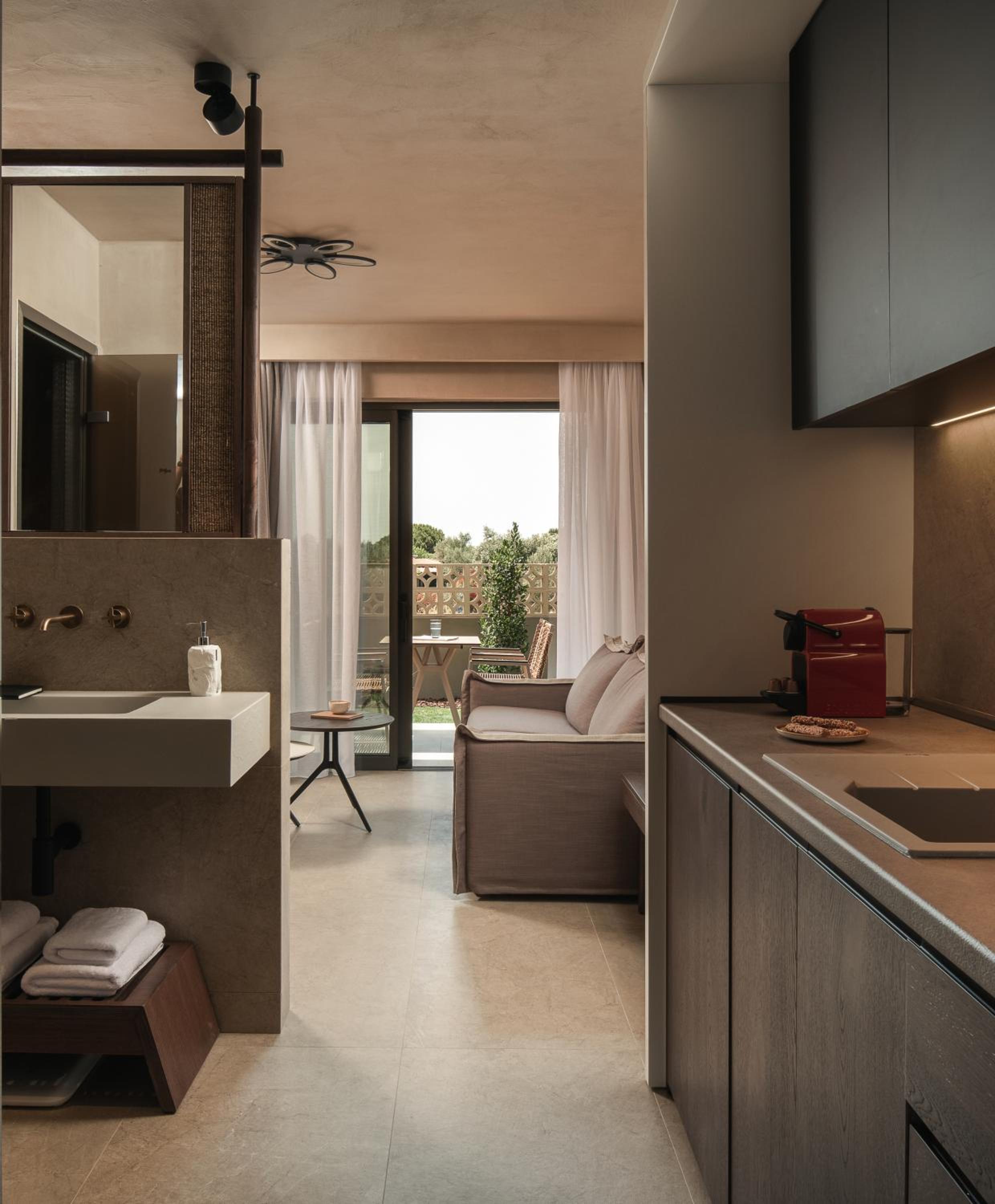 Deluxe Quadruple Room photo 3