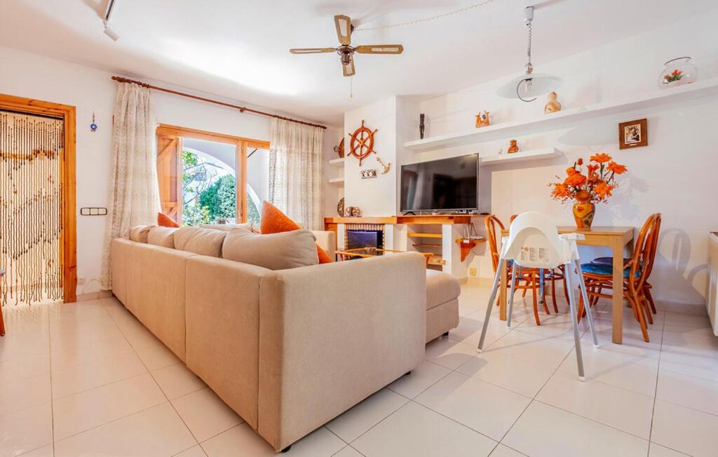 One-Bedroom House photo 2