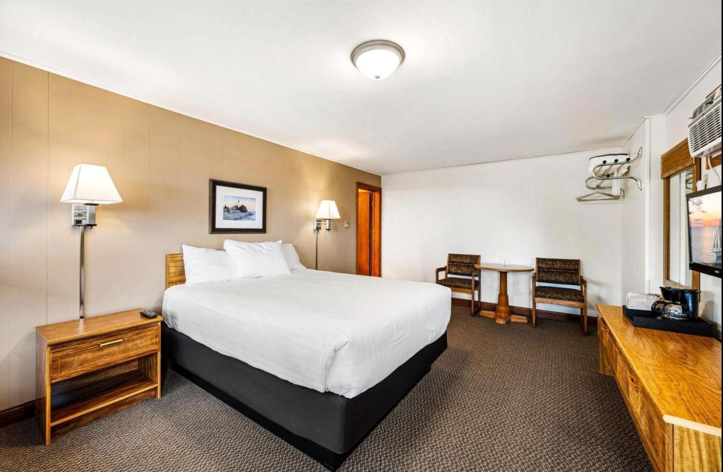 Standard Queen Room