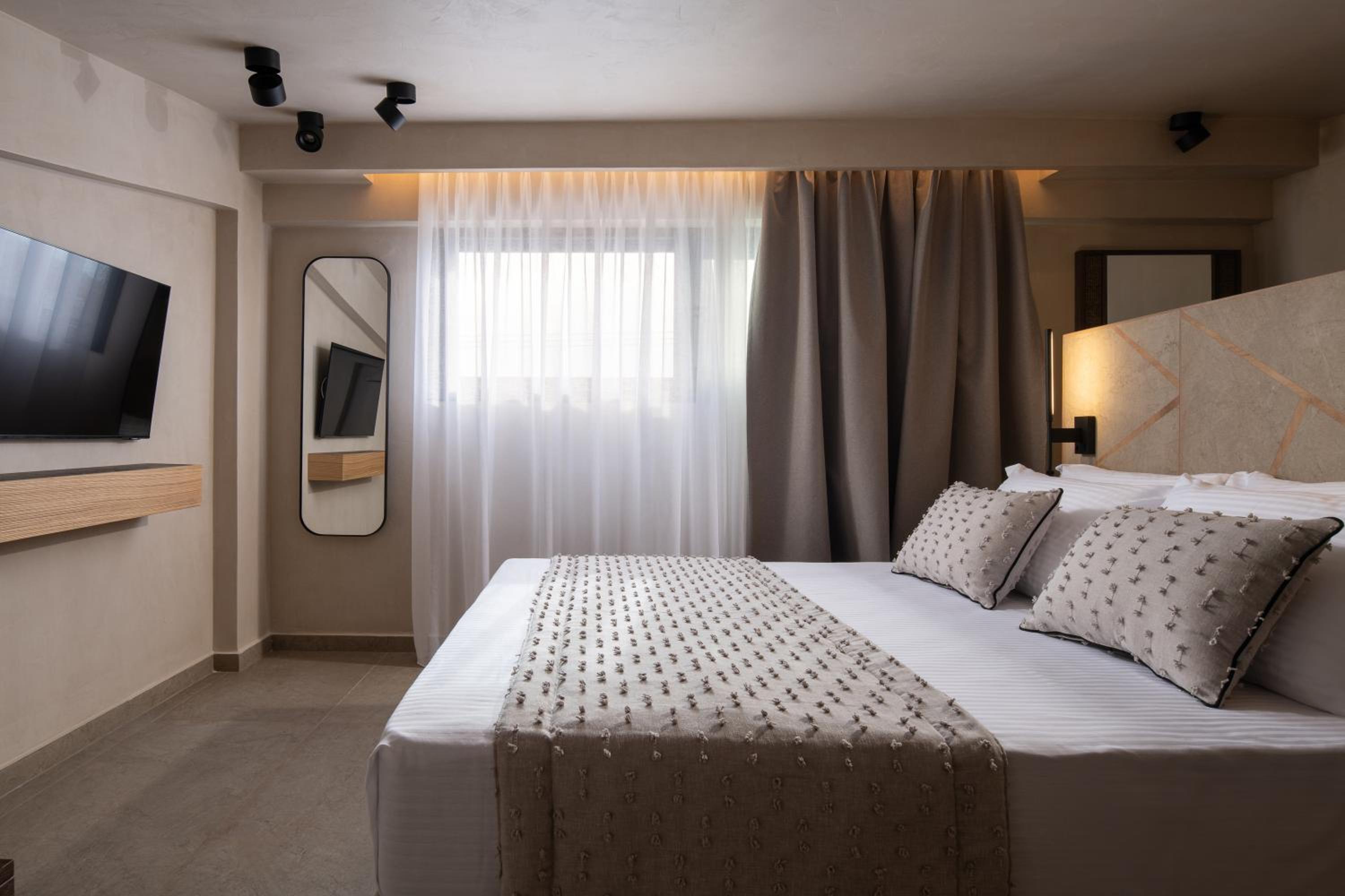 Deluxe Suite with Sea View photo 2