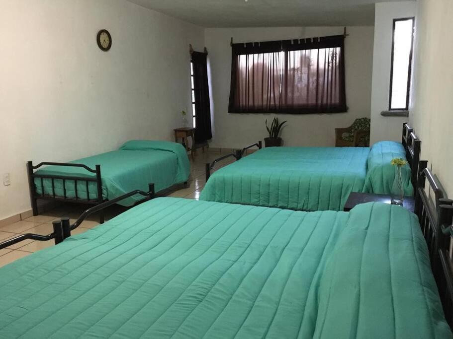 Five-Bedroom House photo 1