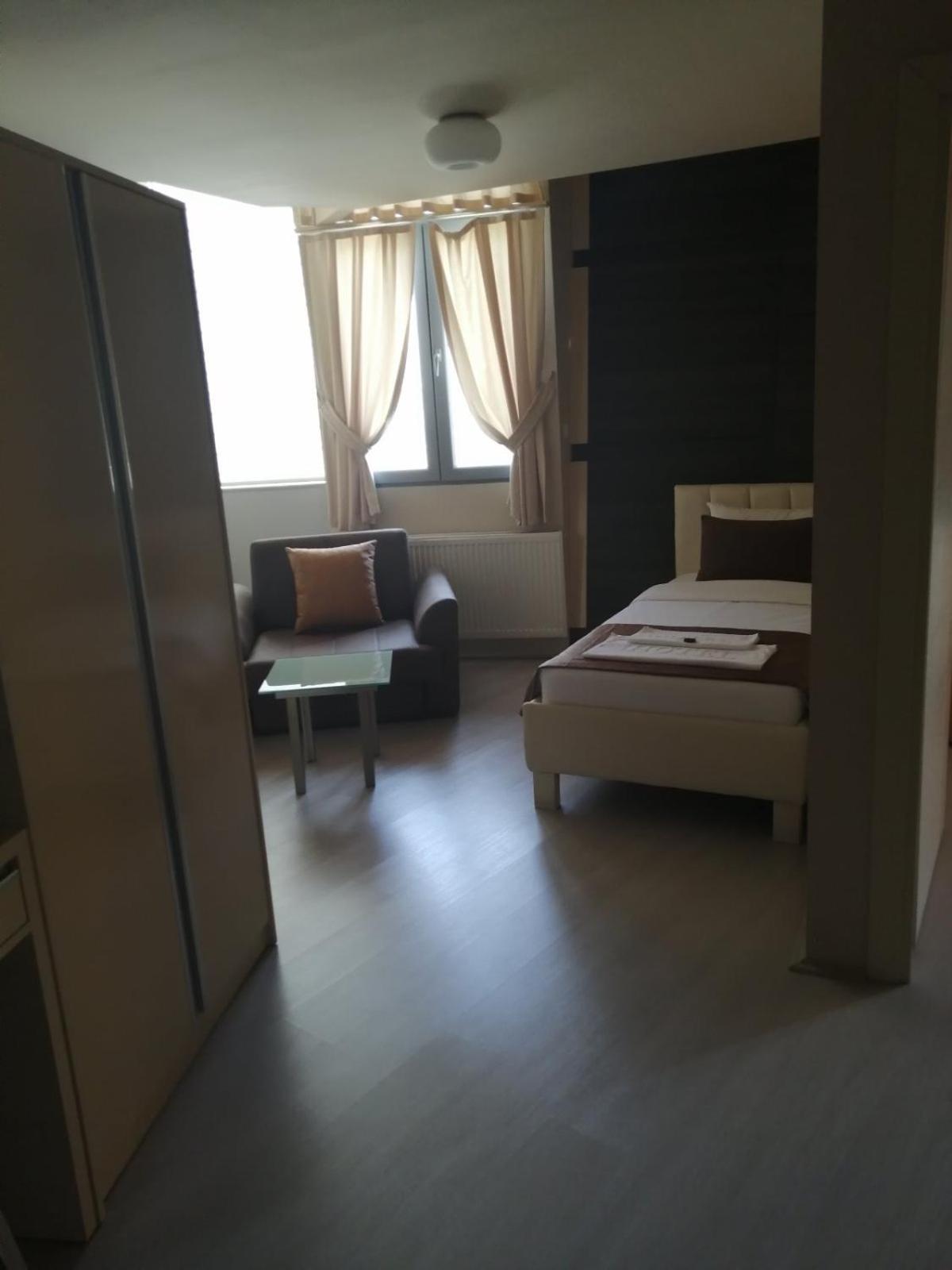 Apartment photo 2