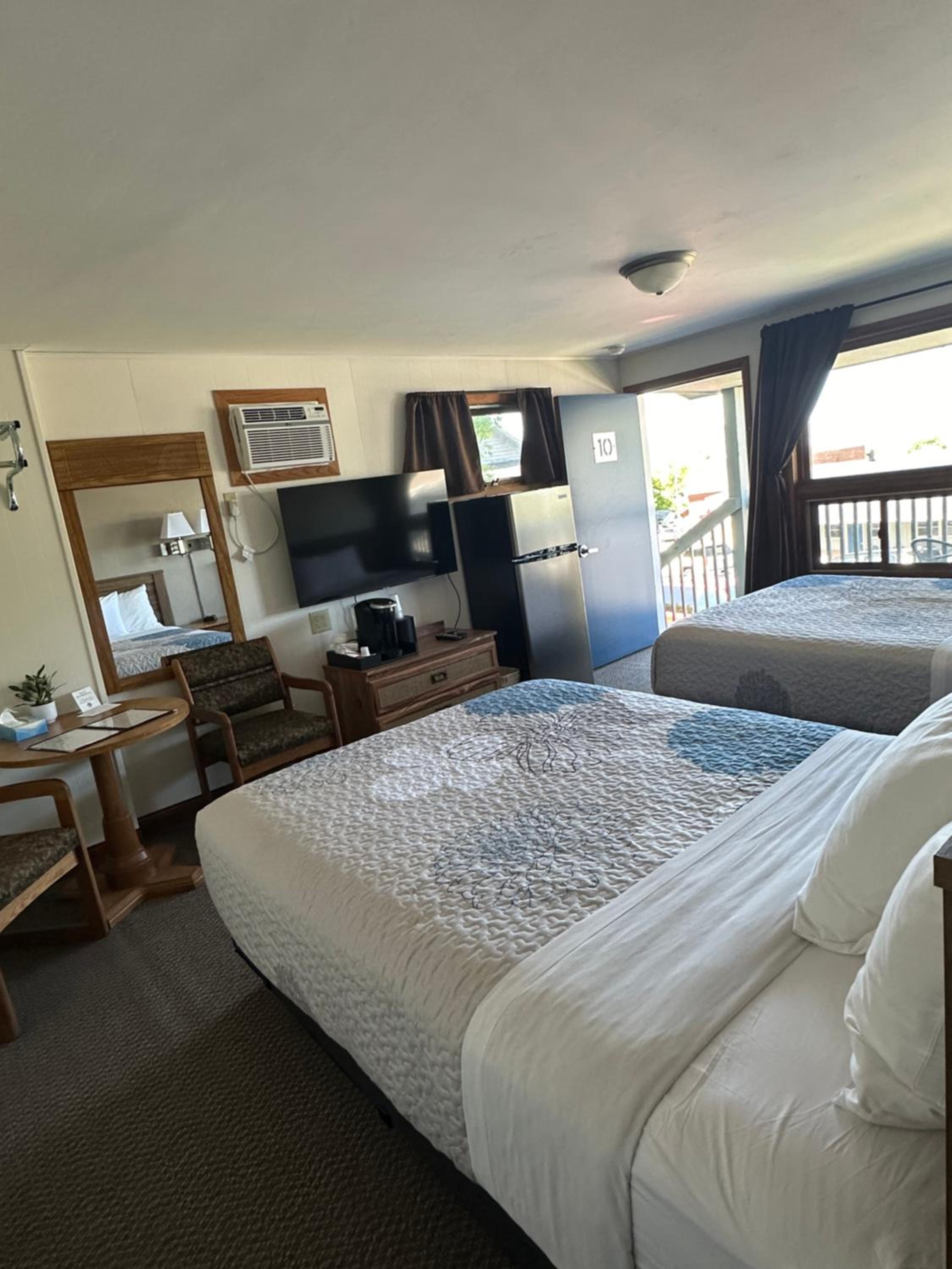 Queen Room with Balcony photo 1
