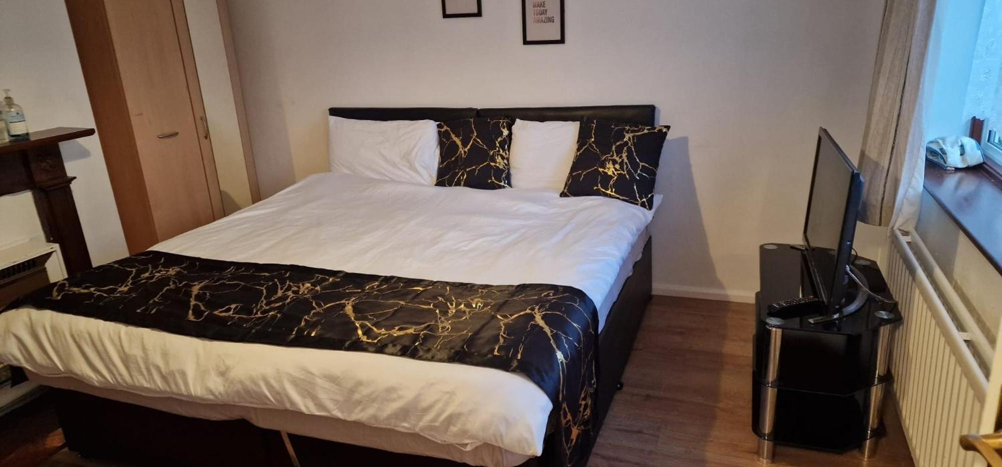 Superior Deluxe Double or Twin Room  photo 3