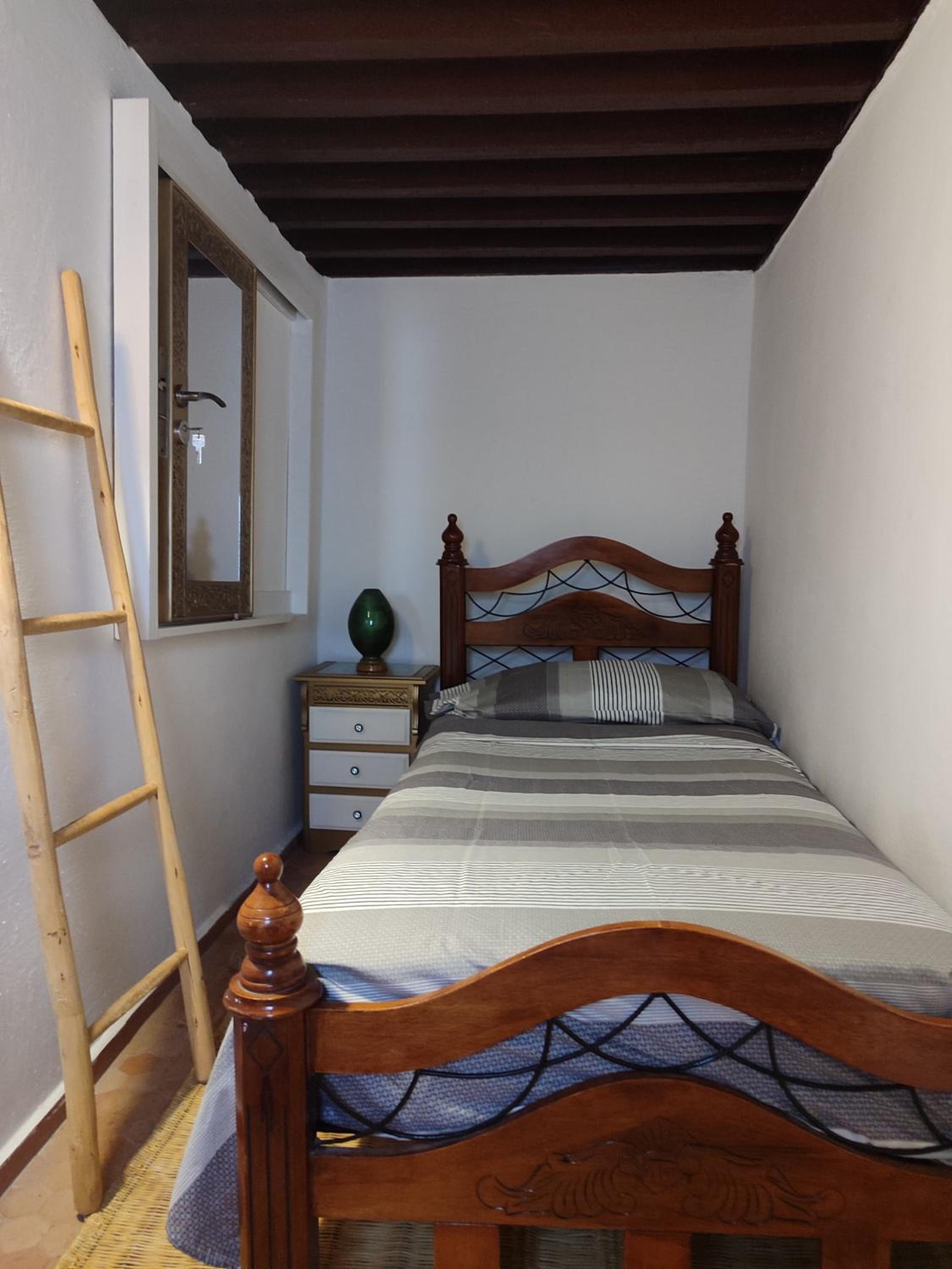 Small Single Room photo 2