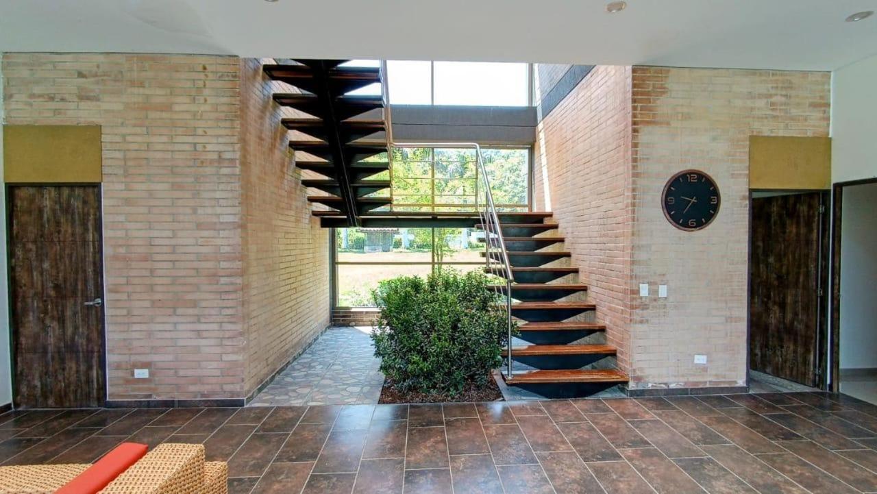 Five-Bedroom House photo 2