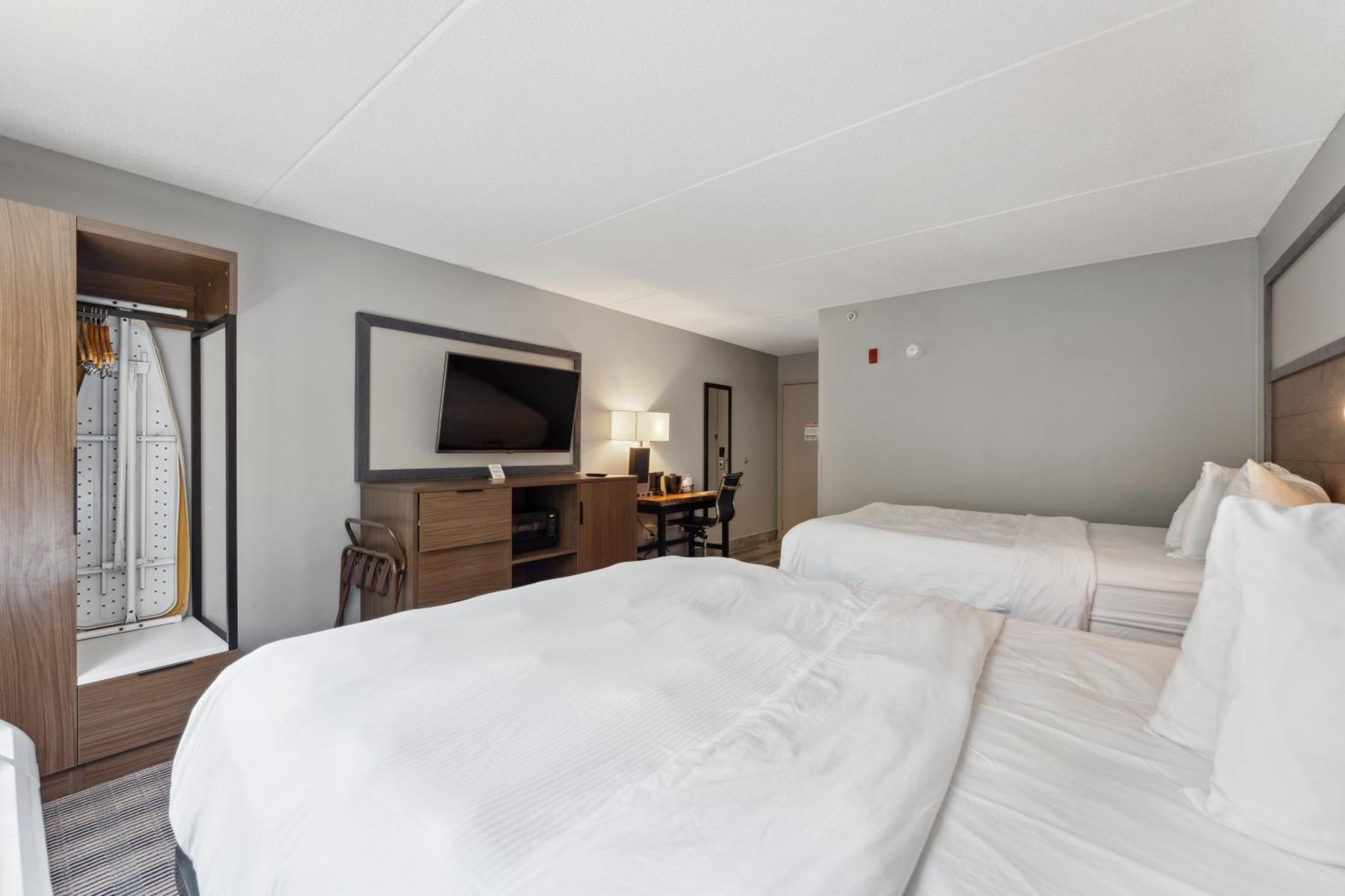 Queen Room with Forest View and Balcony - Non-Smoking photo 1