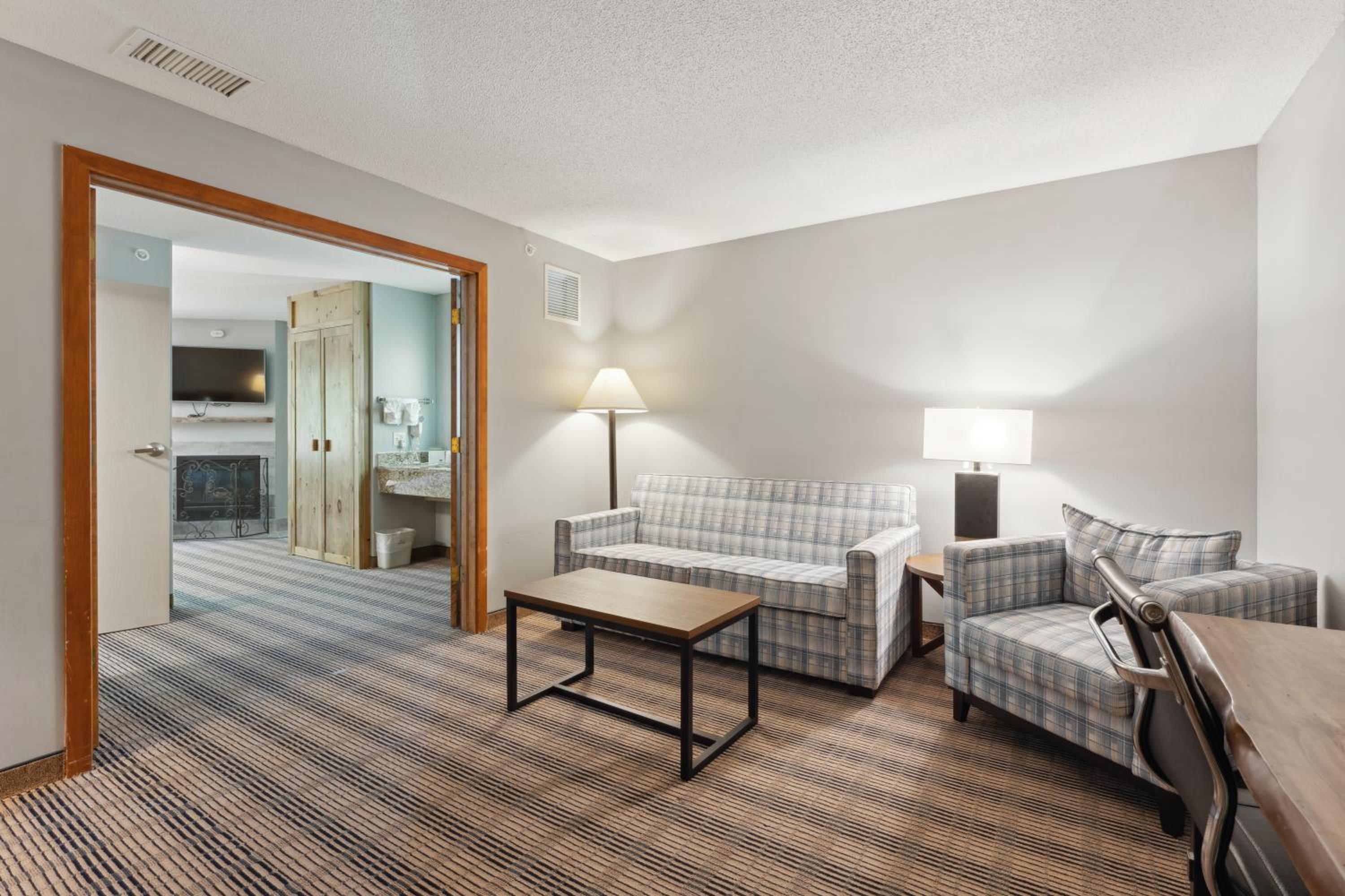 One-Bedroom King Suite - Non-Smoking photo 1