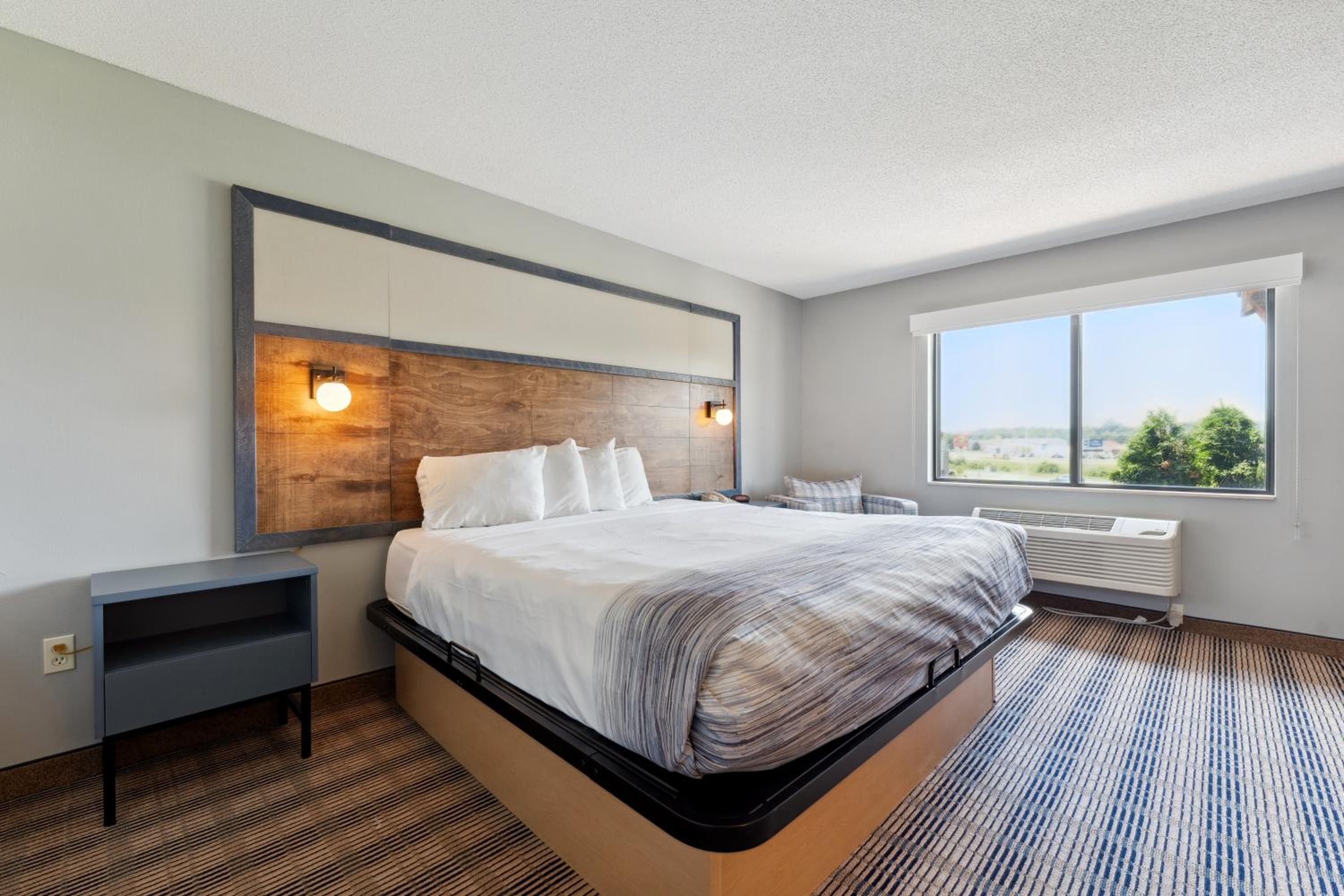 King Room - Mobility Access/Non-Smoking photo 3