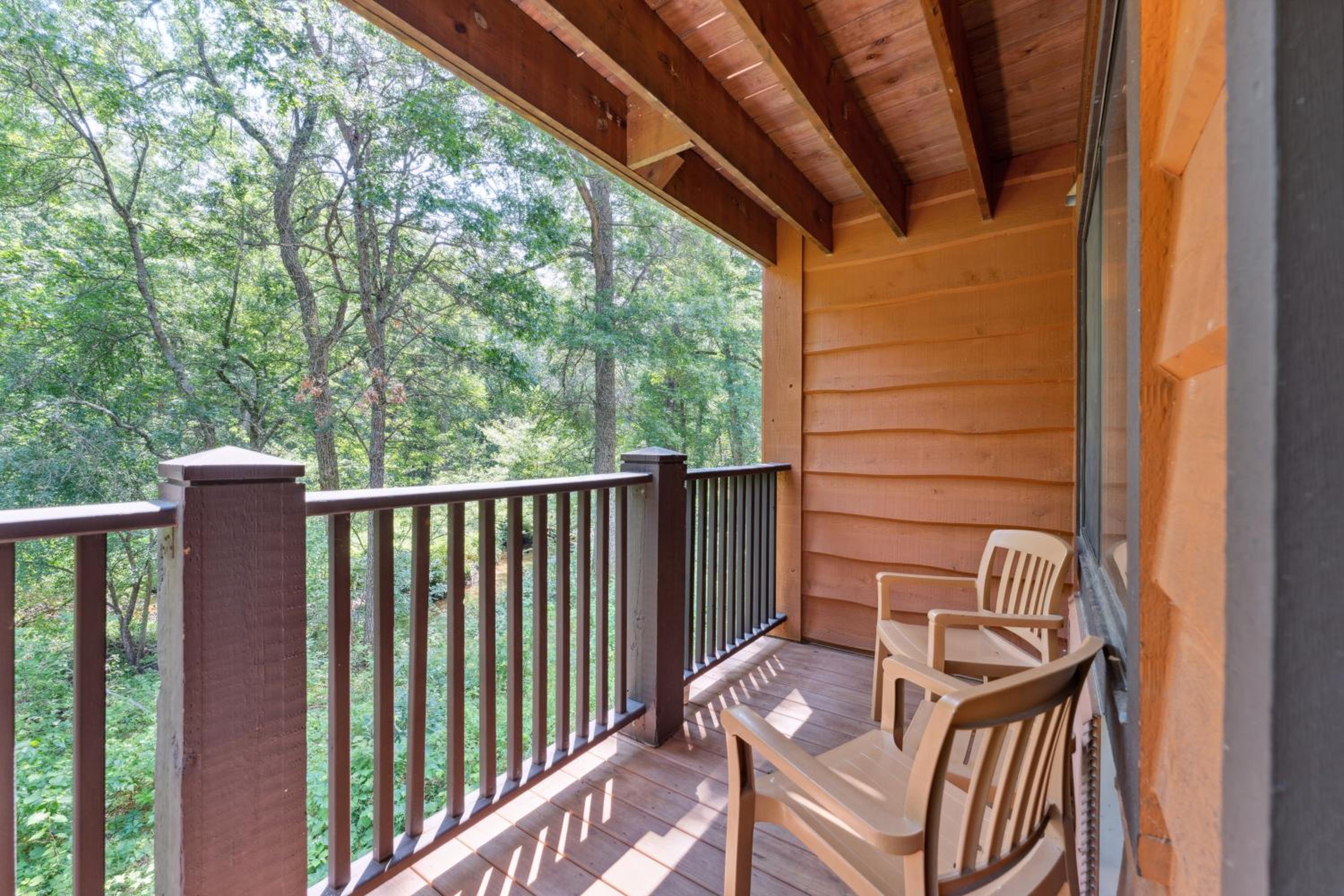Queen Room with Forest View and Balcony - Non-Smoking photo 3