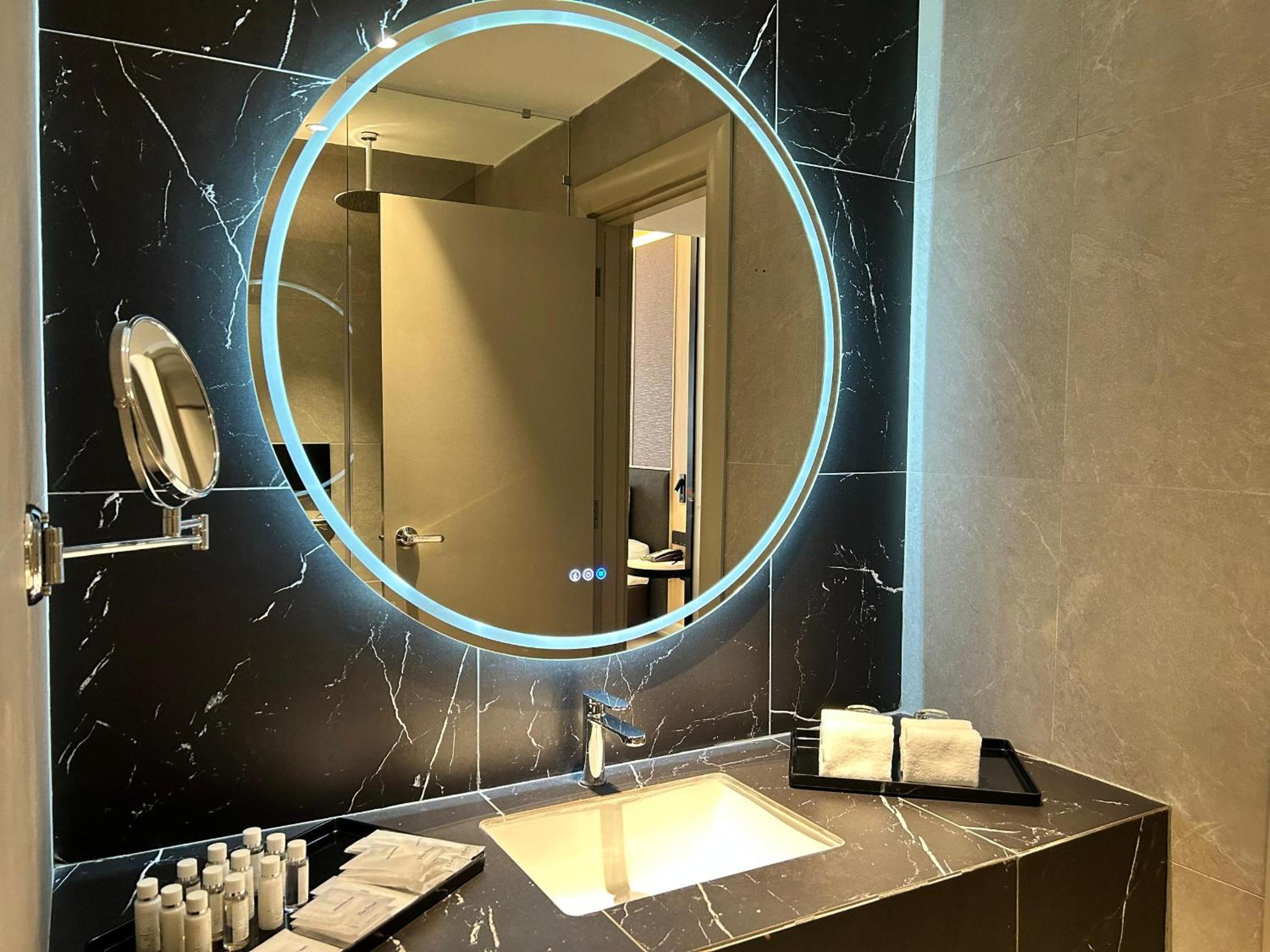 Pearl Executive Twin (comes with free breakfast, hi-tea & supper) photo 3