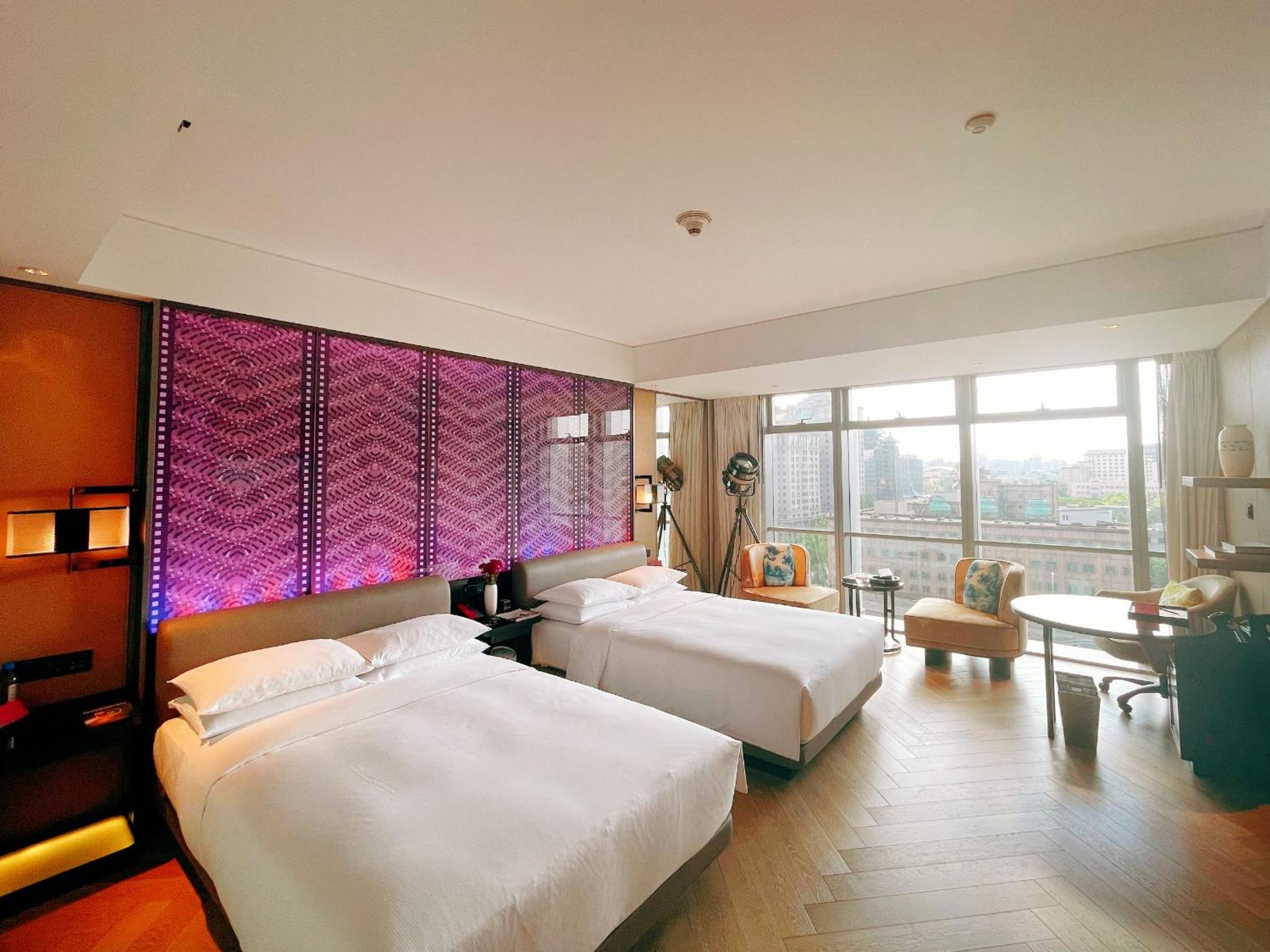 Luxury Twin Room with Club Access inclusive Mini Bar and 20% discount in Chinese Restaurant  - Photo 4