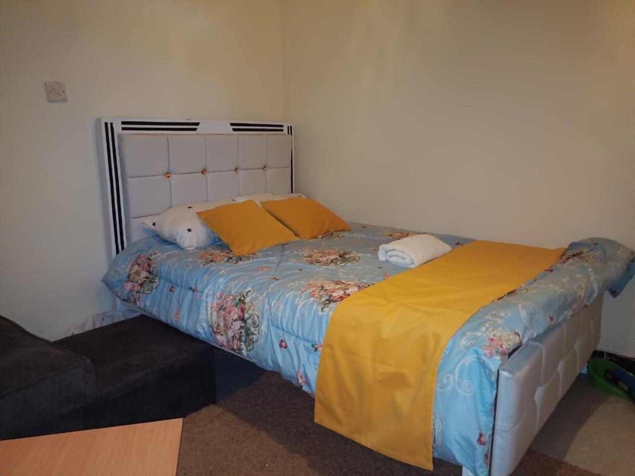 Single Room With Private Bathroom photo 3