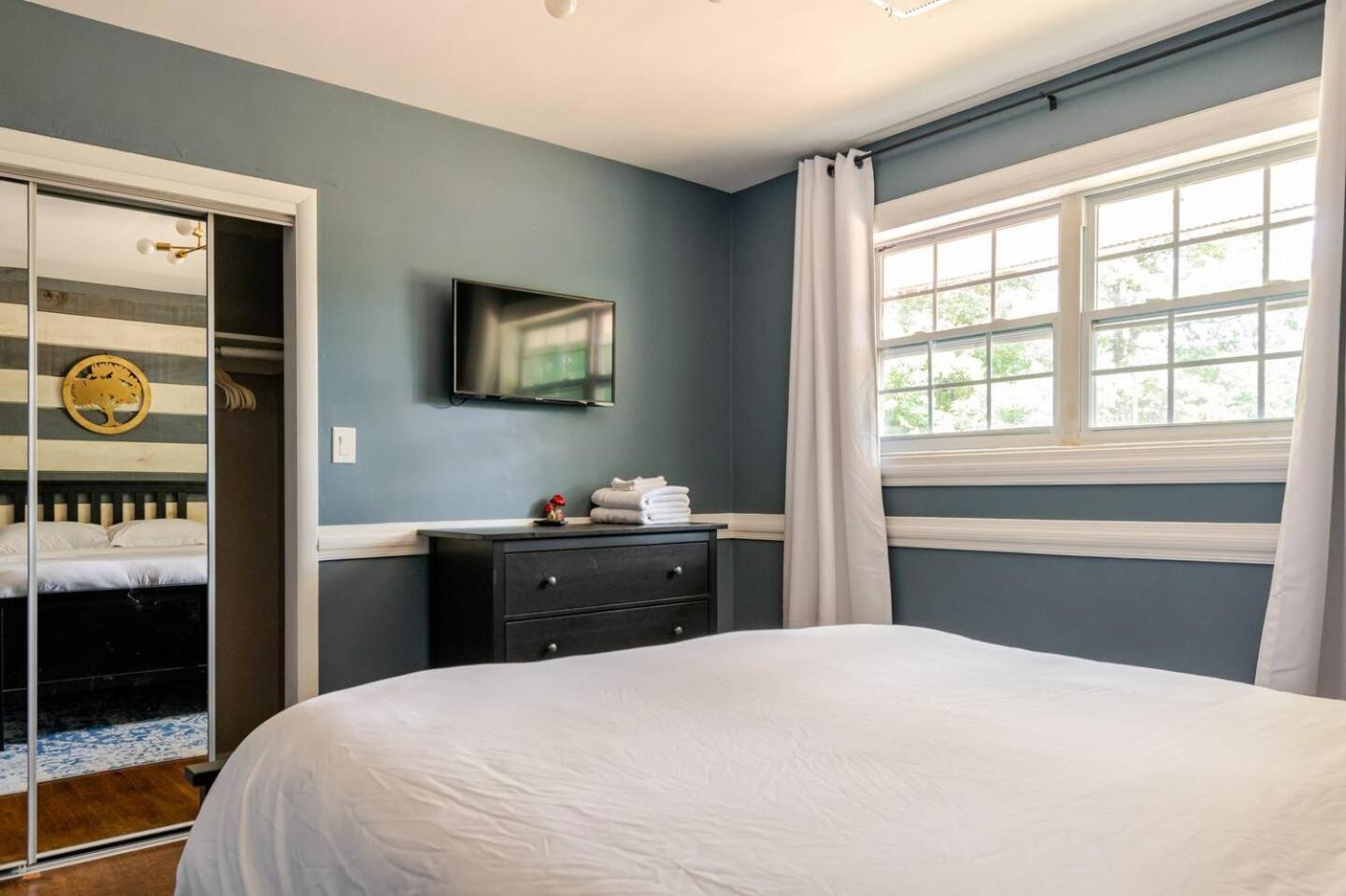 Seven-Bedroom House photo 1