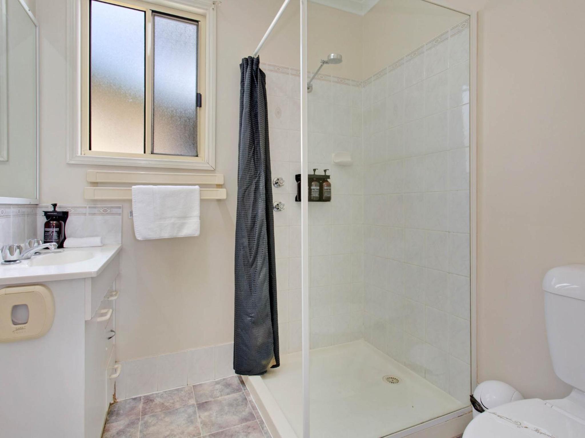 Economy Two-Bedroom Cabin - Not Pet Friendly photo 2