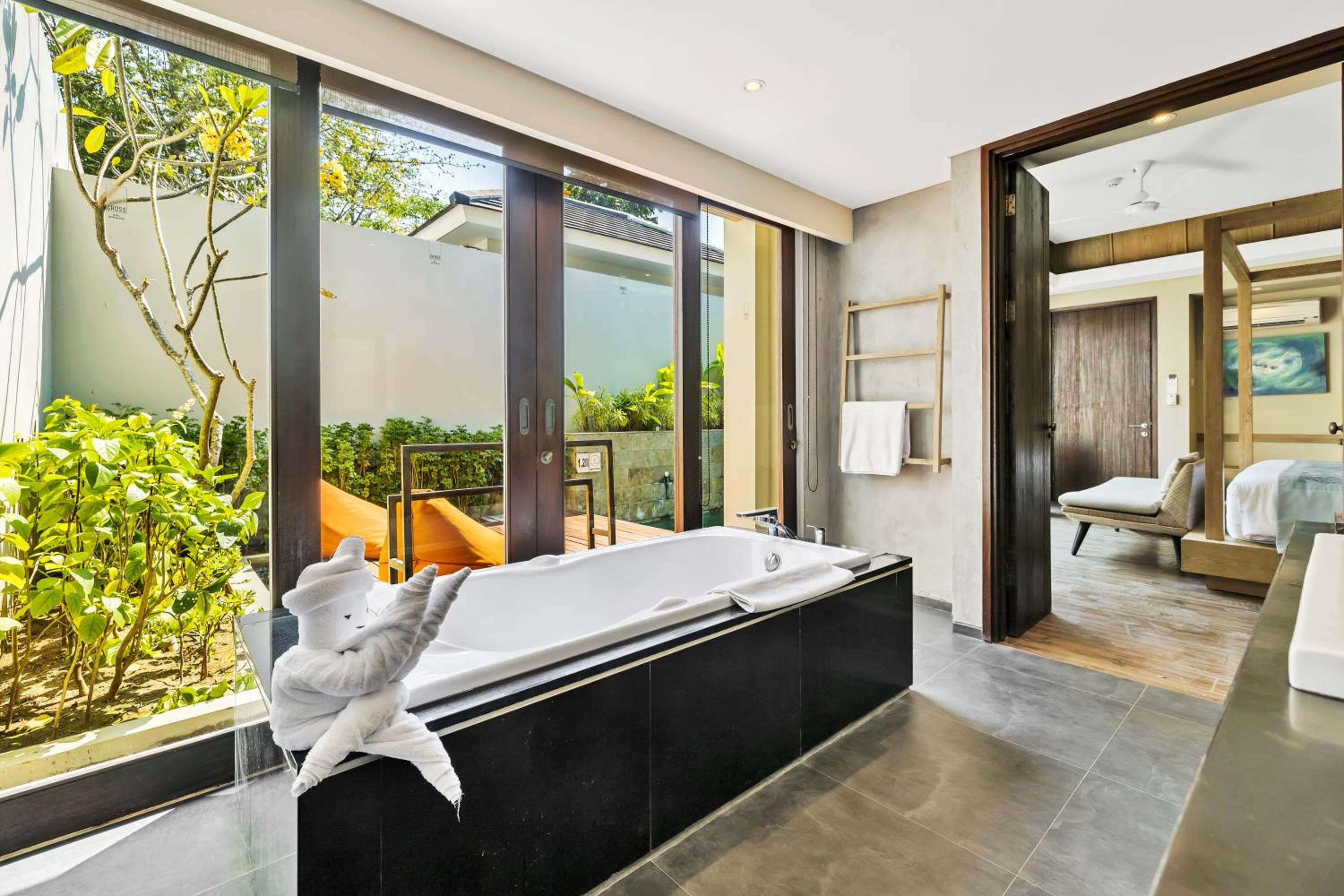 One Bedroom Deluxe Pool Villa with Balangan Beach Shuttle - Photo 4