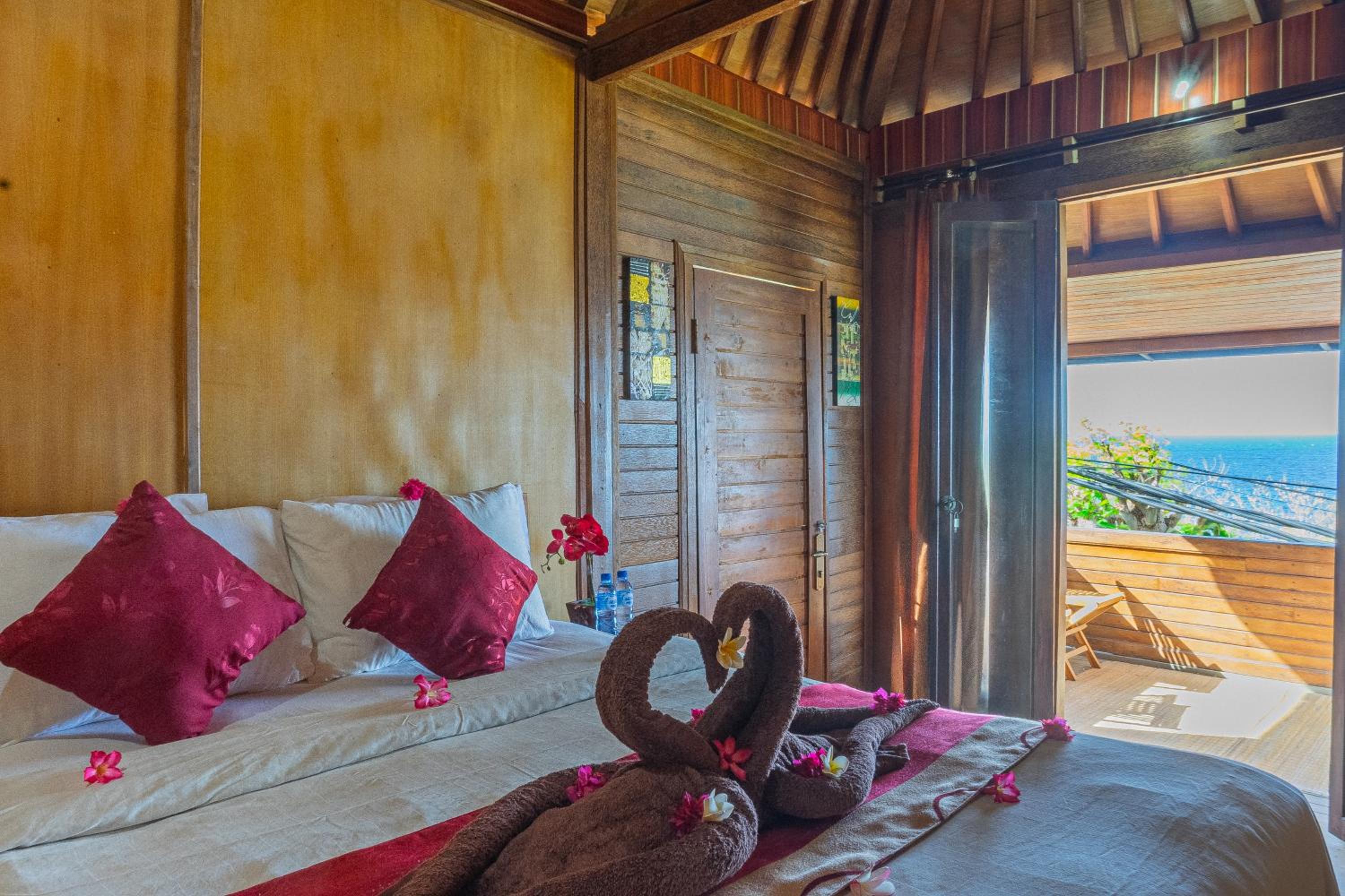 Double Room with Balcony and Sea View - Photo 1