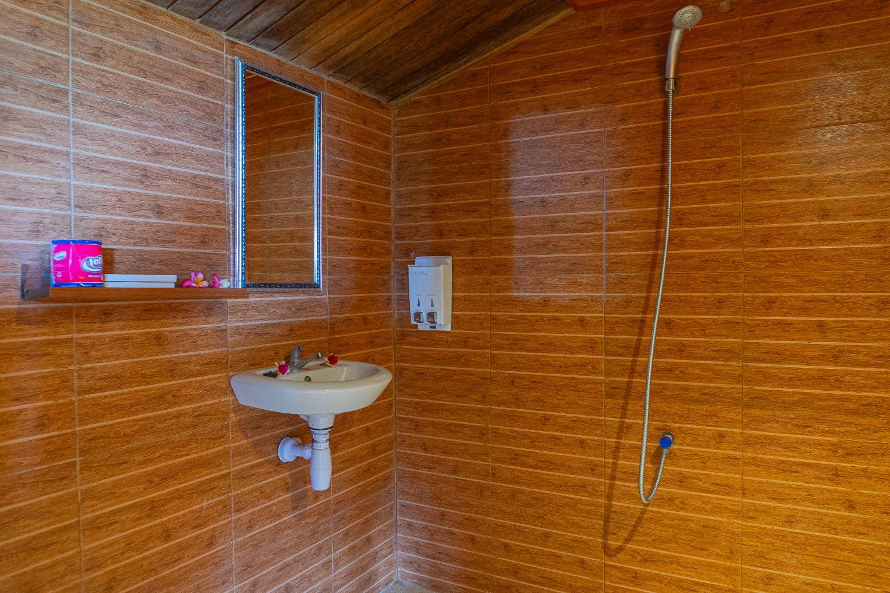 Double Room with Balcony and Sea View - Photo 3
