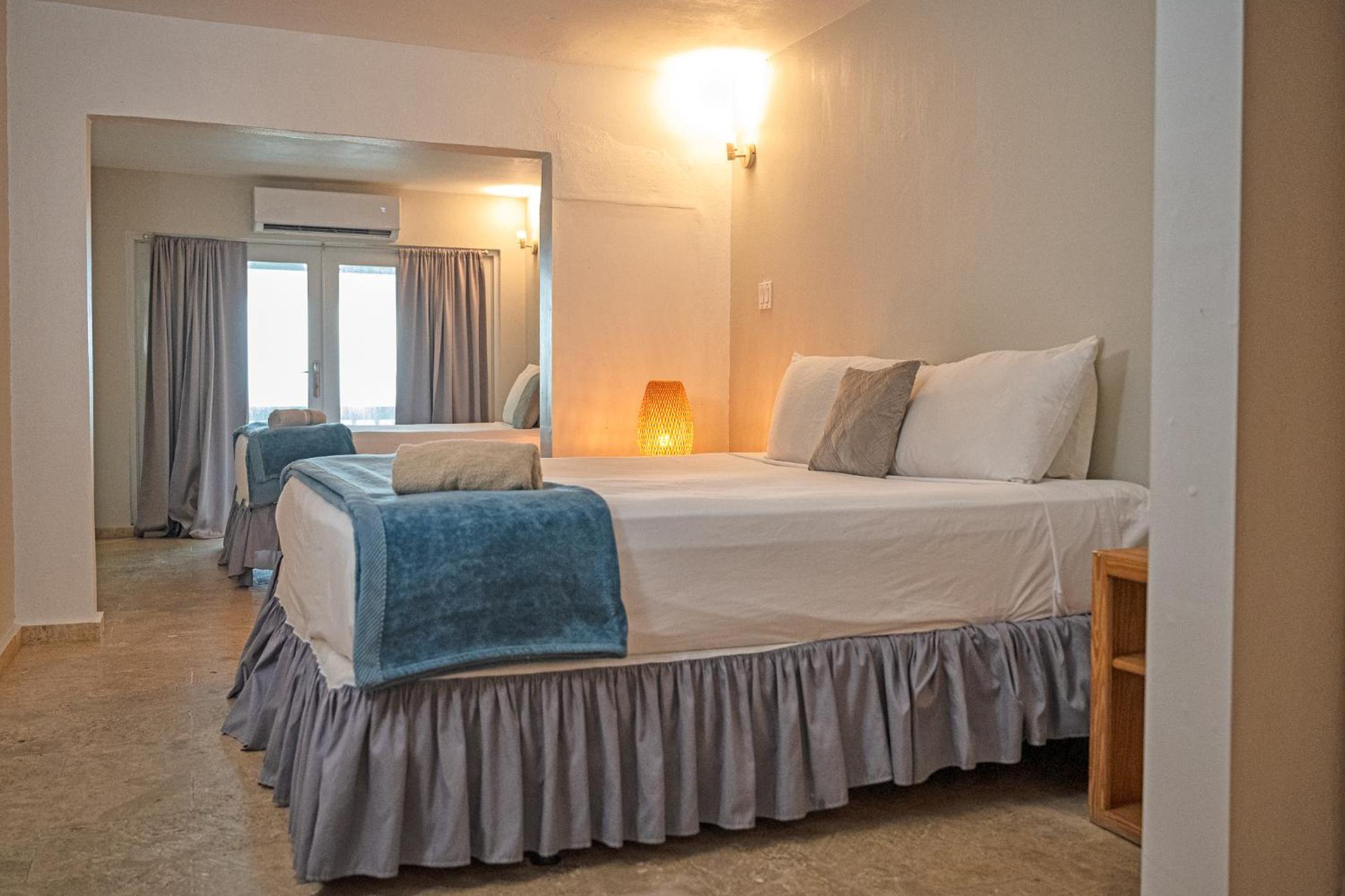 2 King Beds with Private Balcony