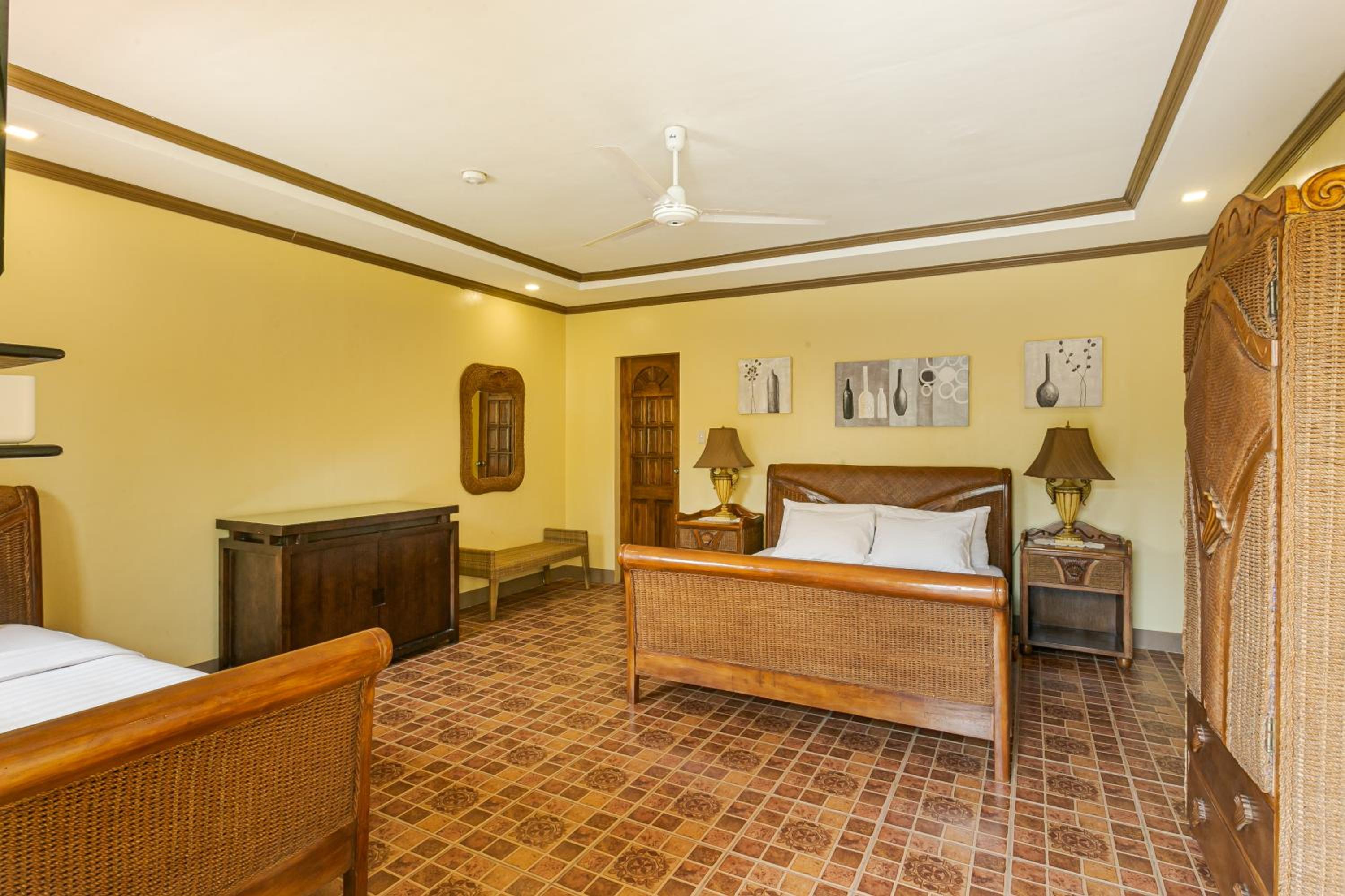 Deluxe Family Room photo 1