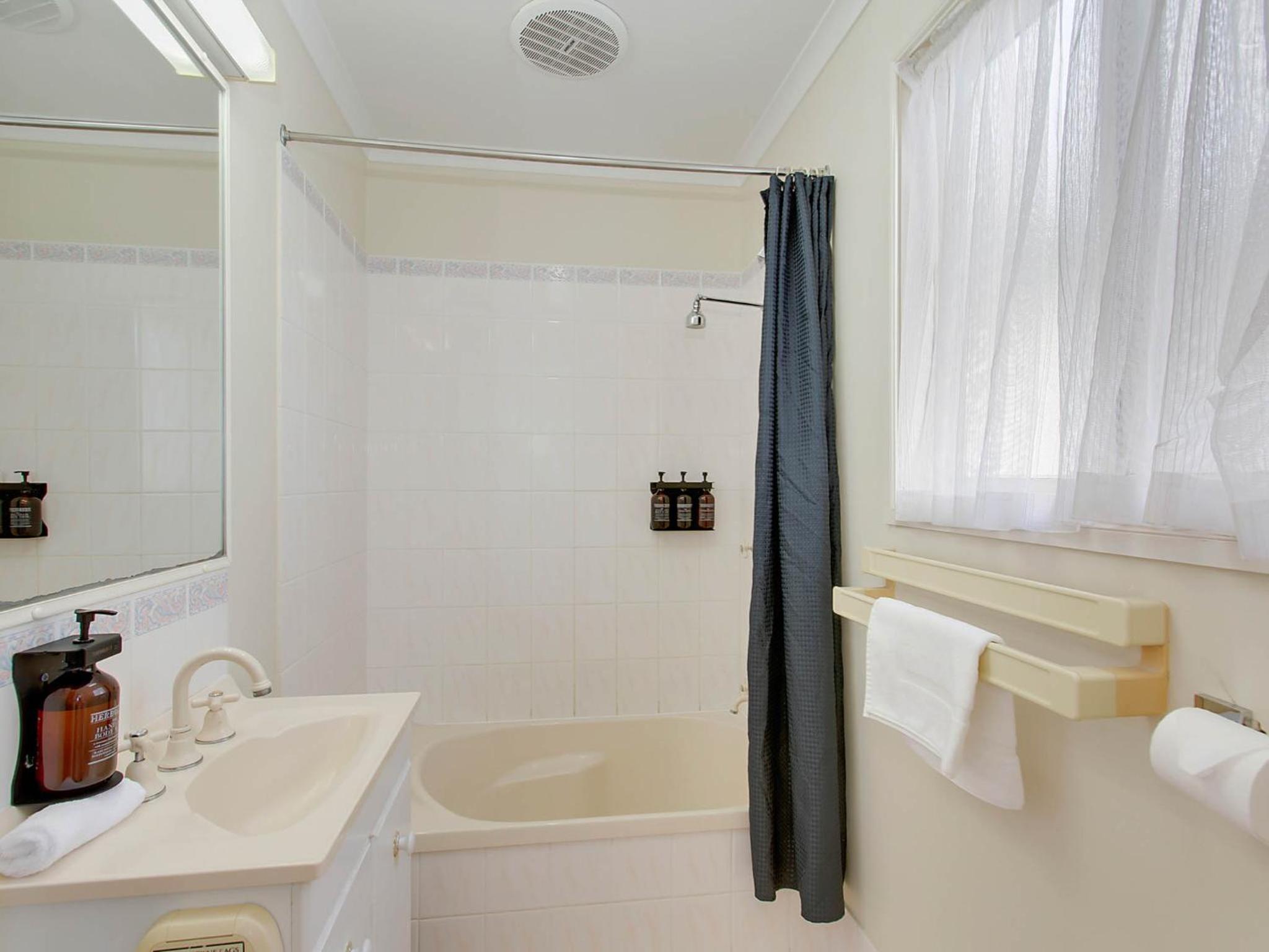 Standard Poolside Two-Bedroom Cabin - Not Pet Friendly photo 2