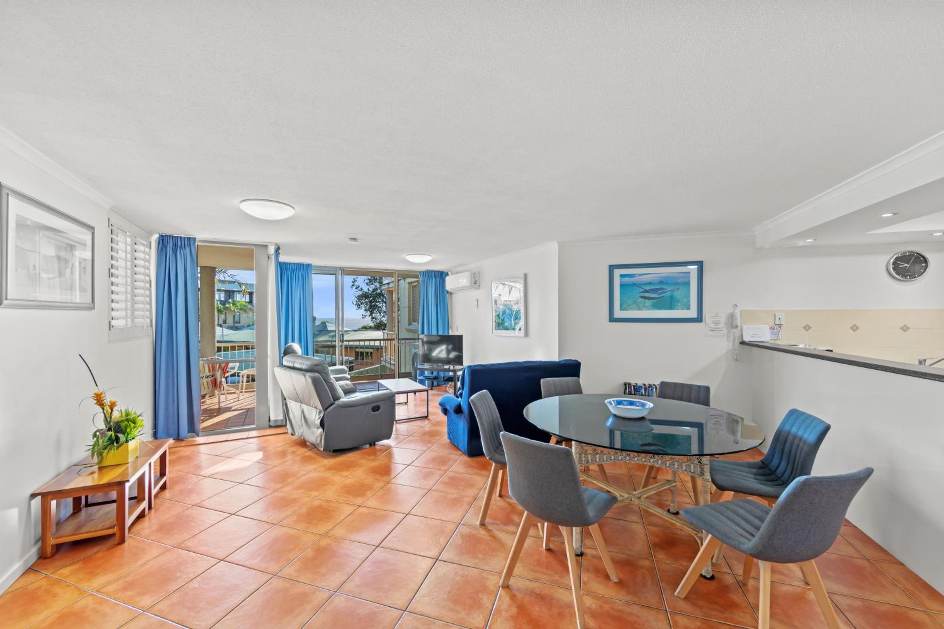 Three-Bedroom Apartment with Ocean View thumbnail 6