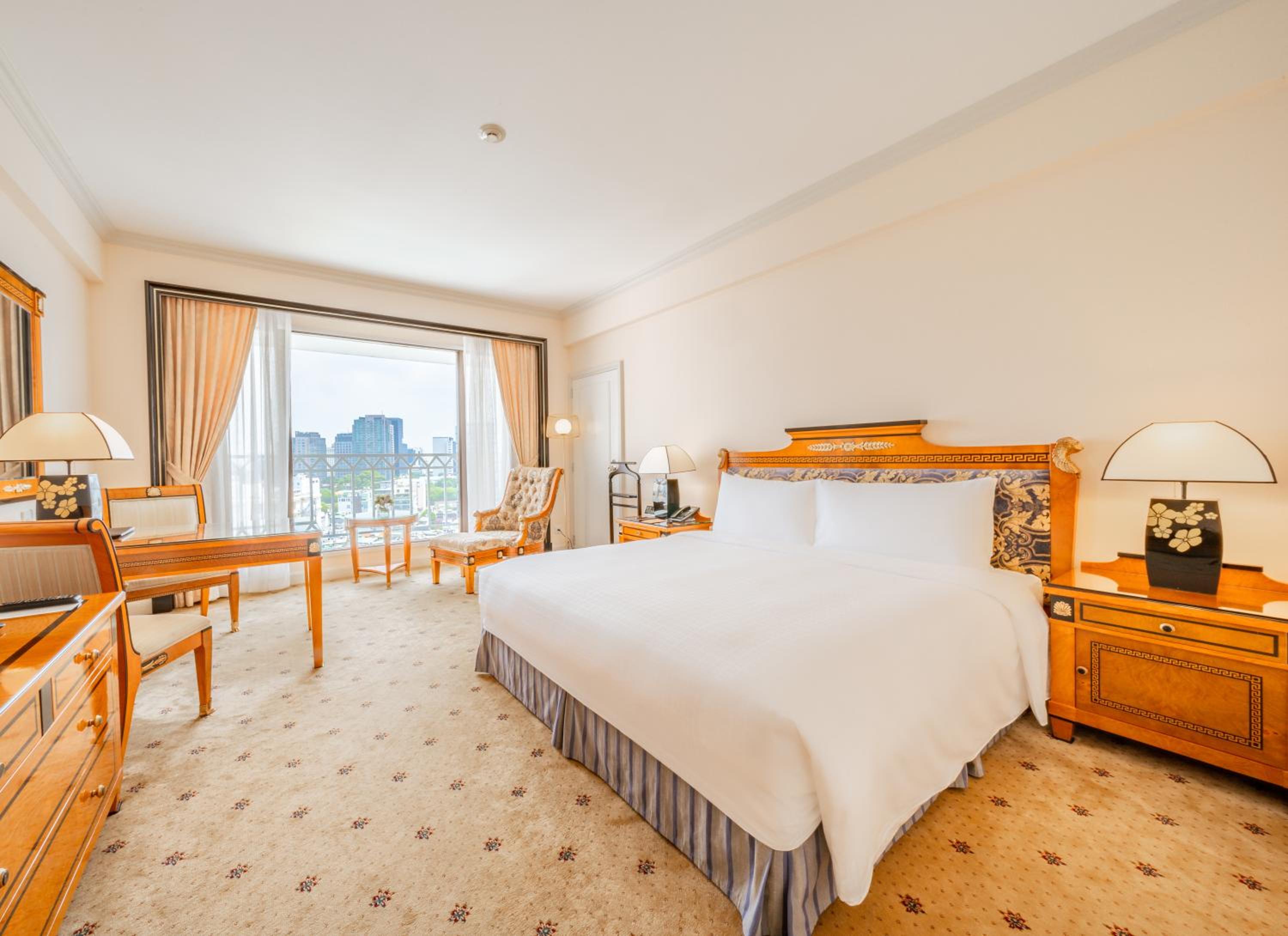 Executive King City View: One 30-min Foot Massage per stay