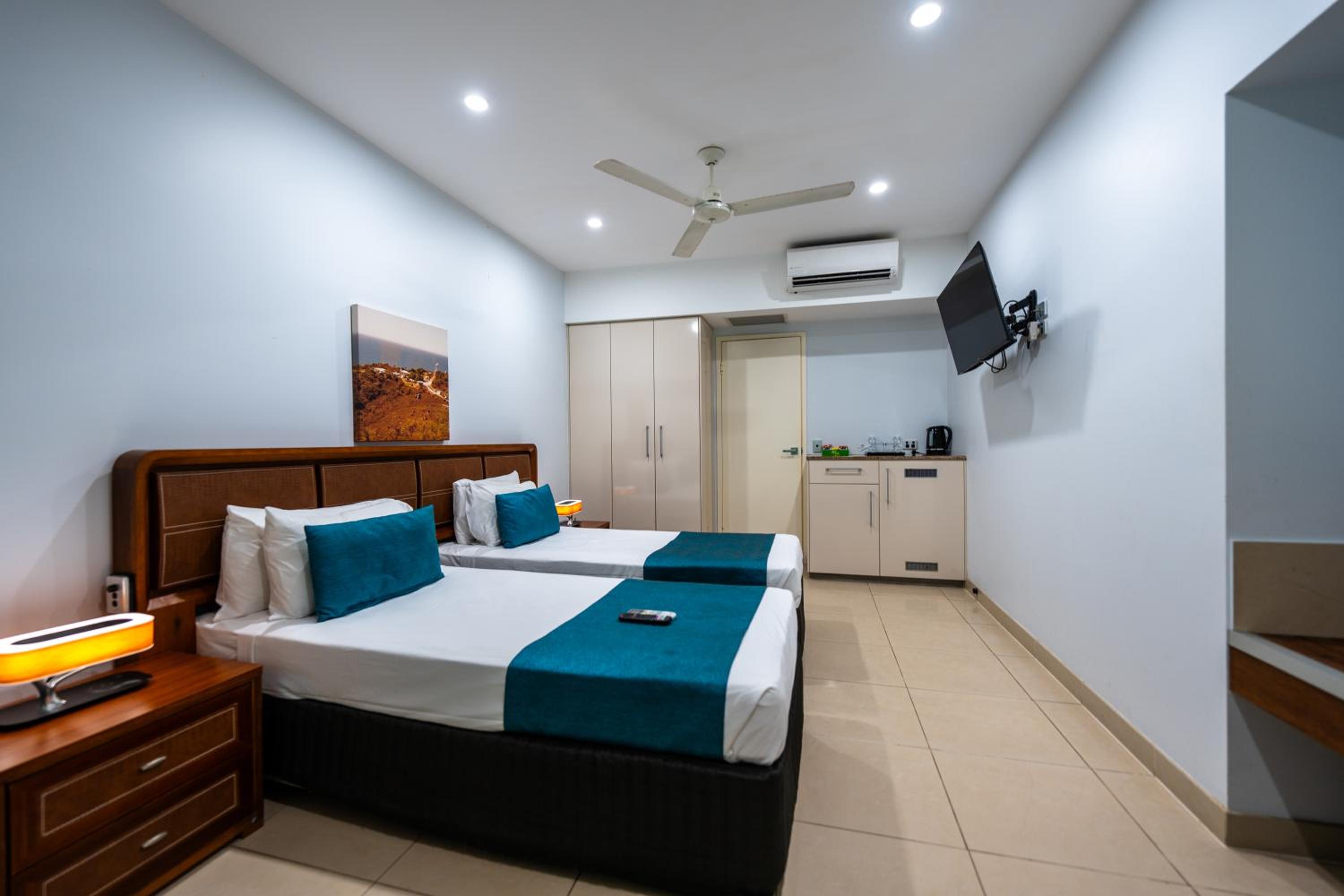 Standard Twin Room - Photo 4
