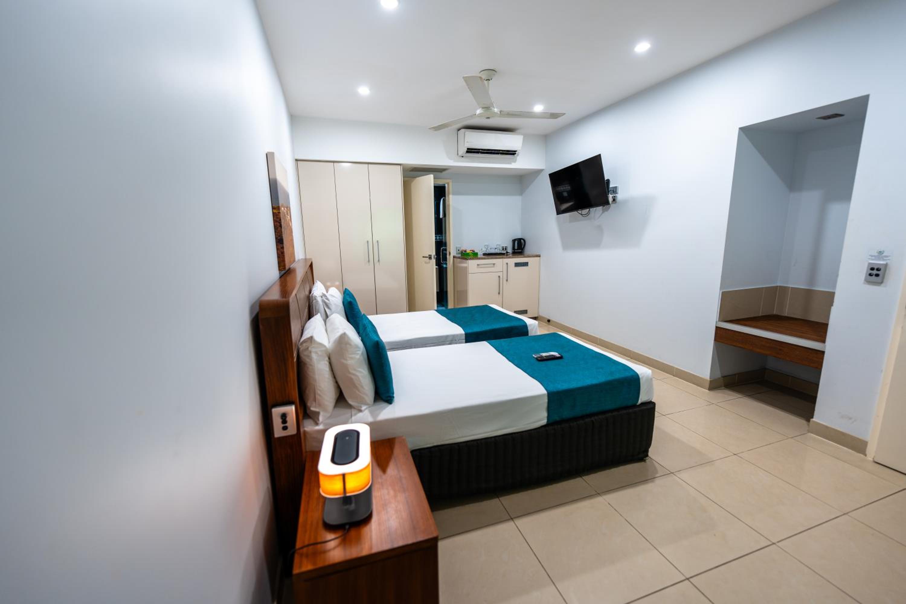 Standard Twin Room - Photo 3