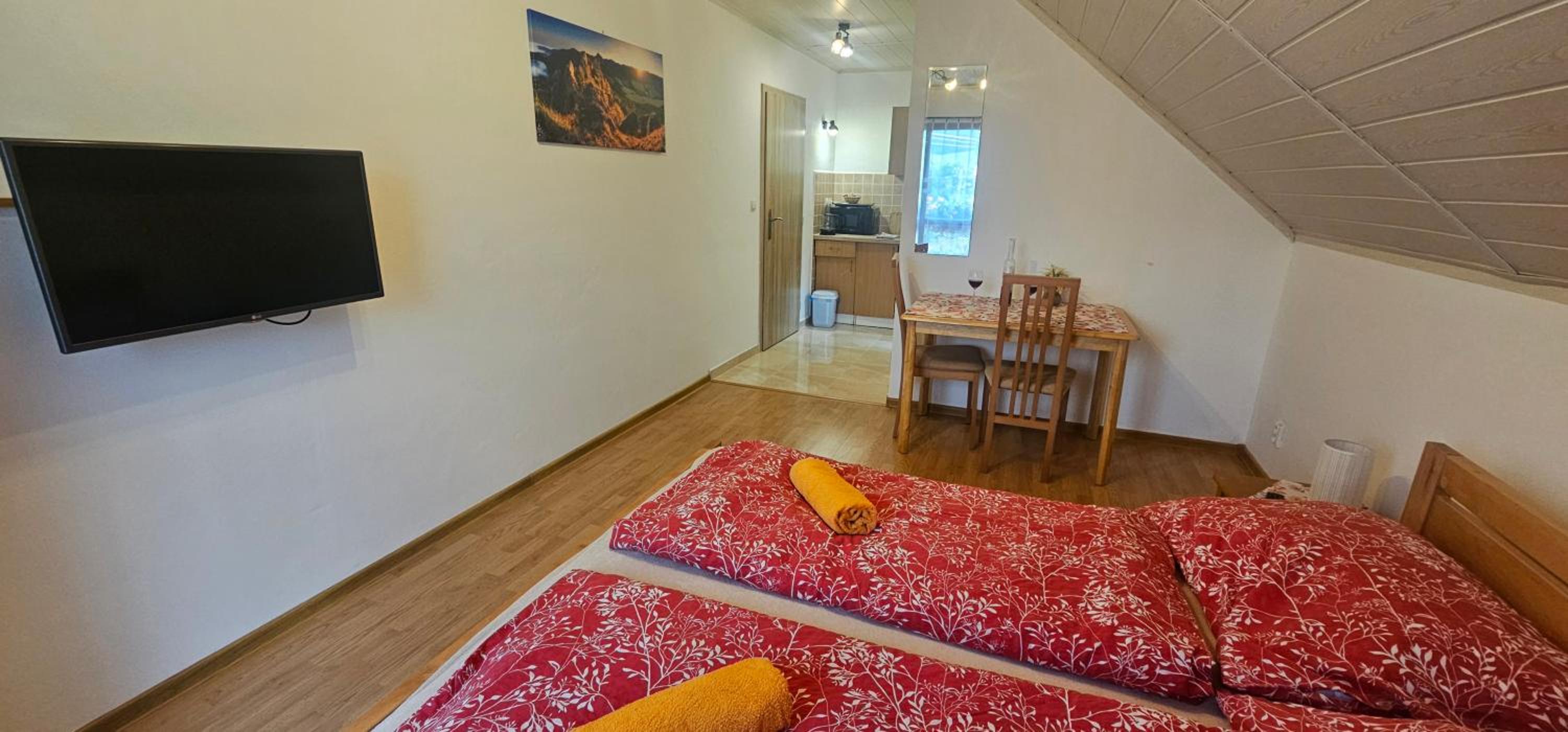 Large Double Room - Photo 1