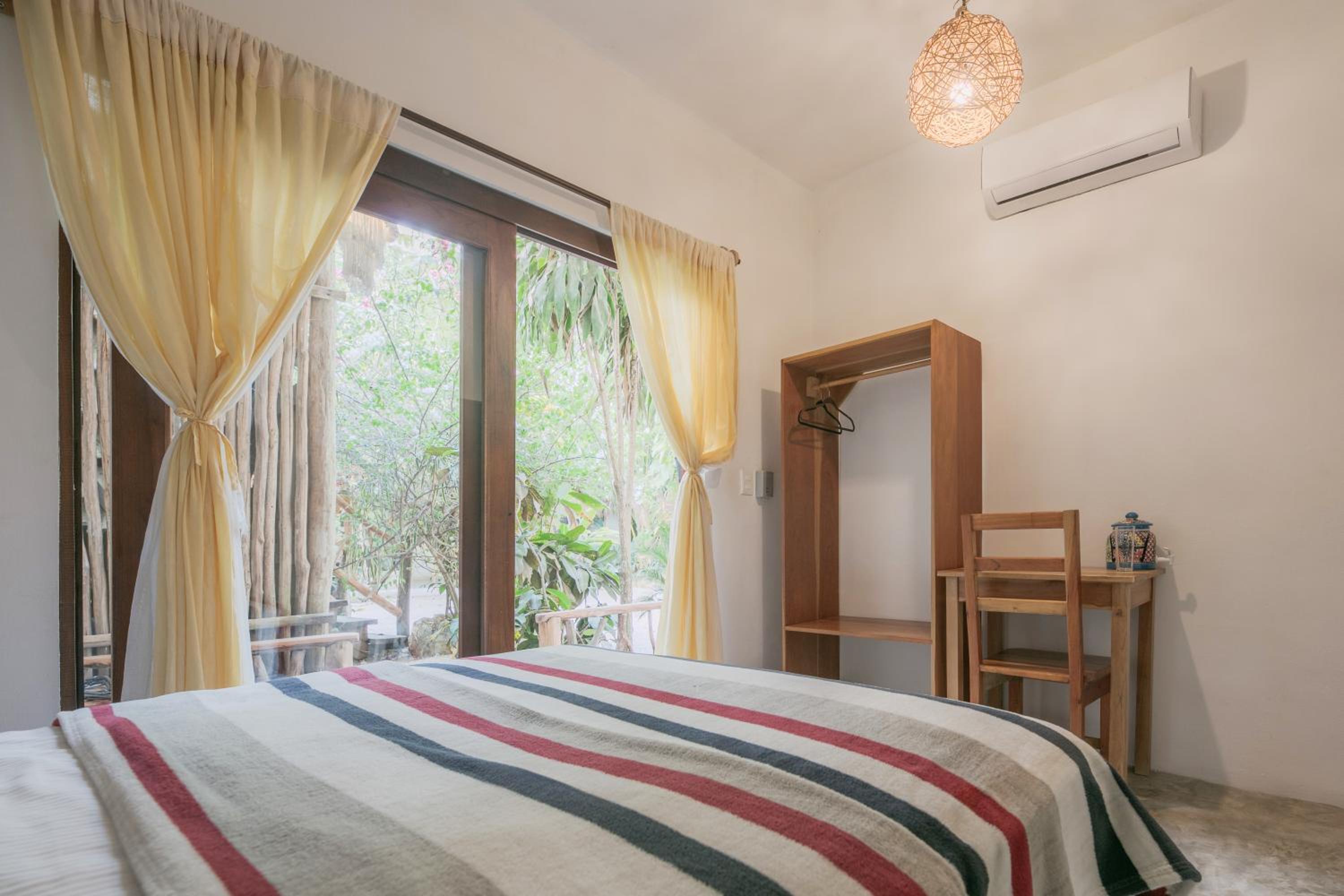 Budget Double Room - Photo 3