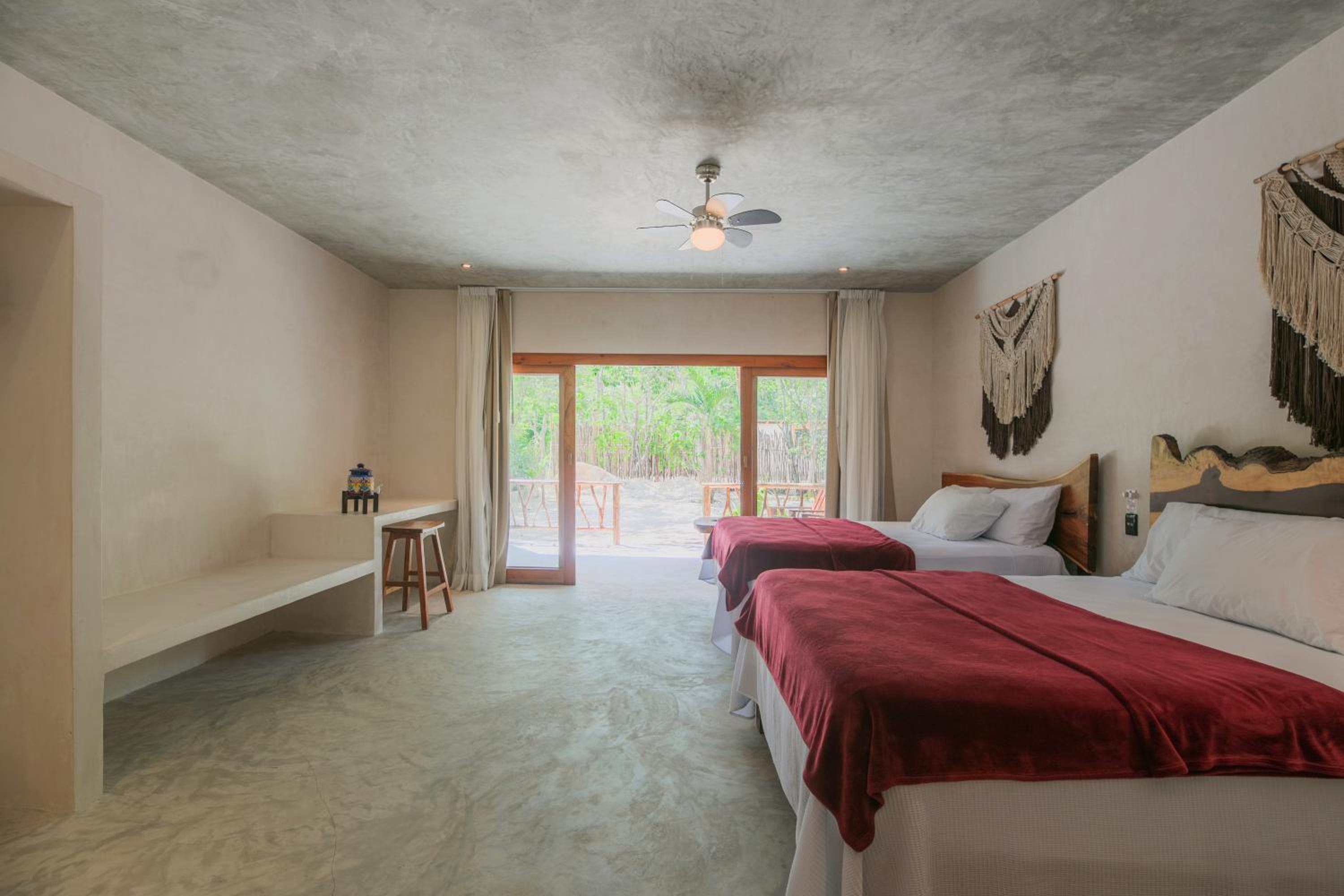 Superior Queen Room with Two Queen Beds - Photo 4