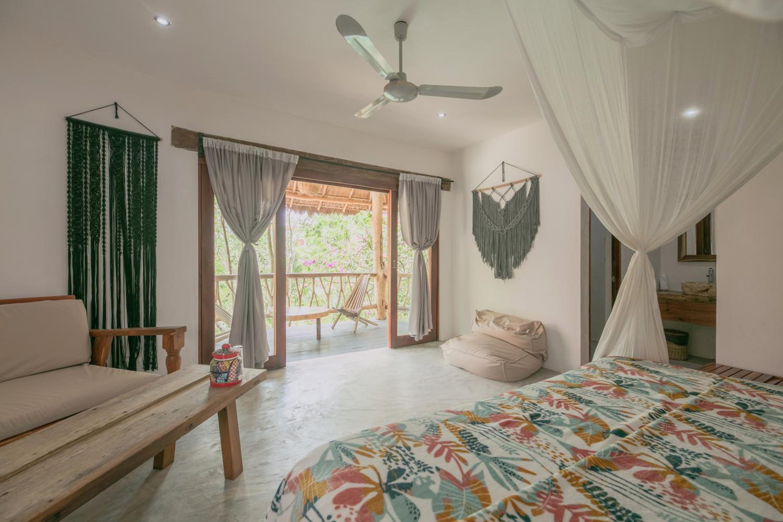 Villa with Pool View - Photo 4