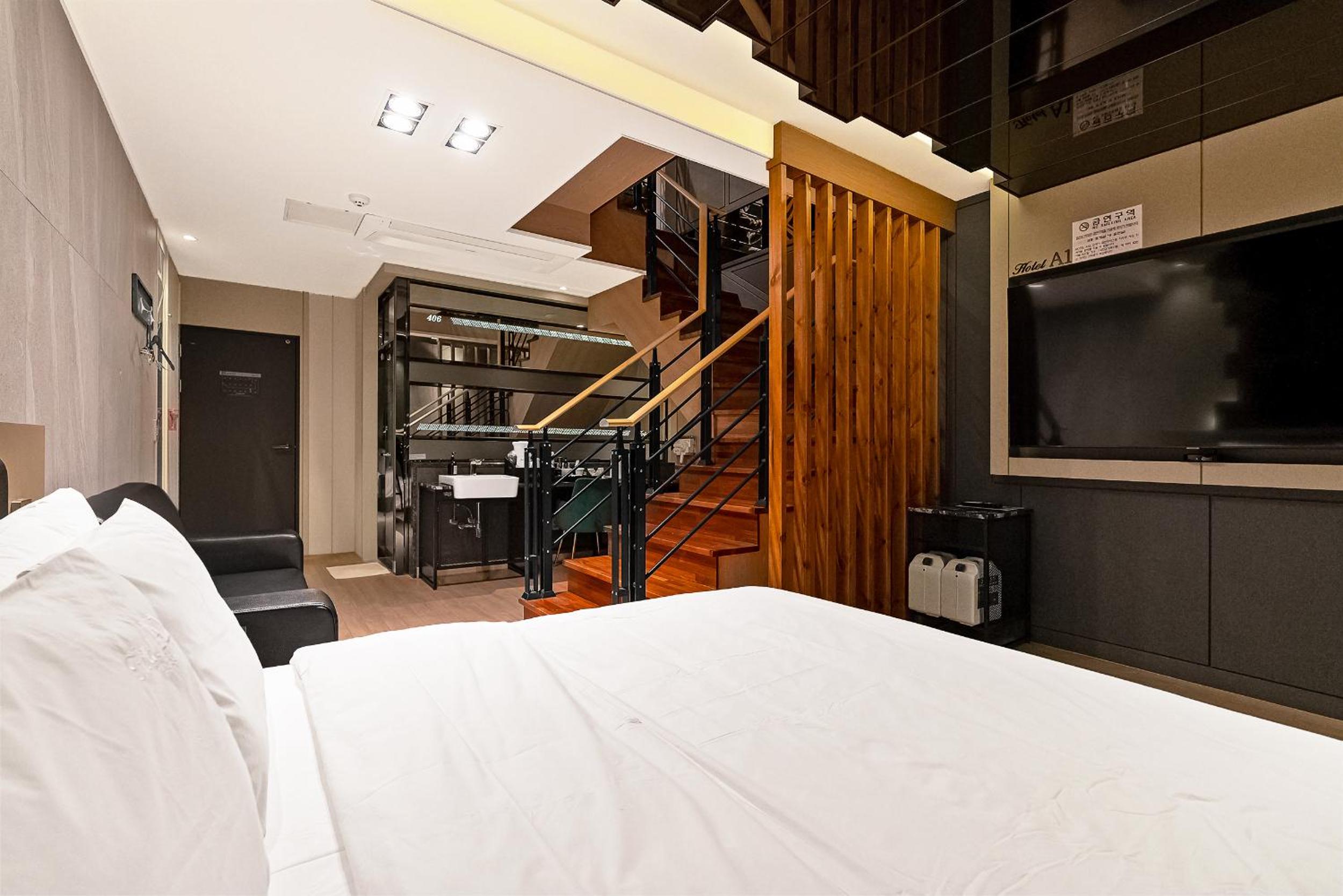 VIP duplex party room - Photo 1