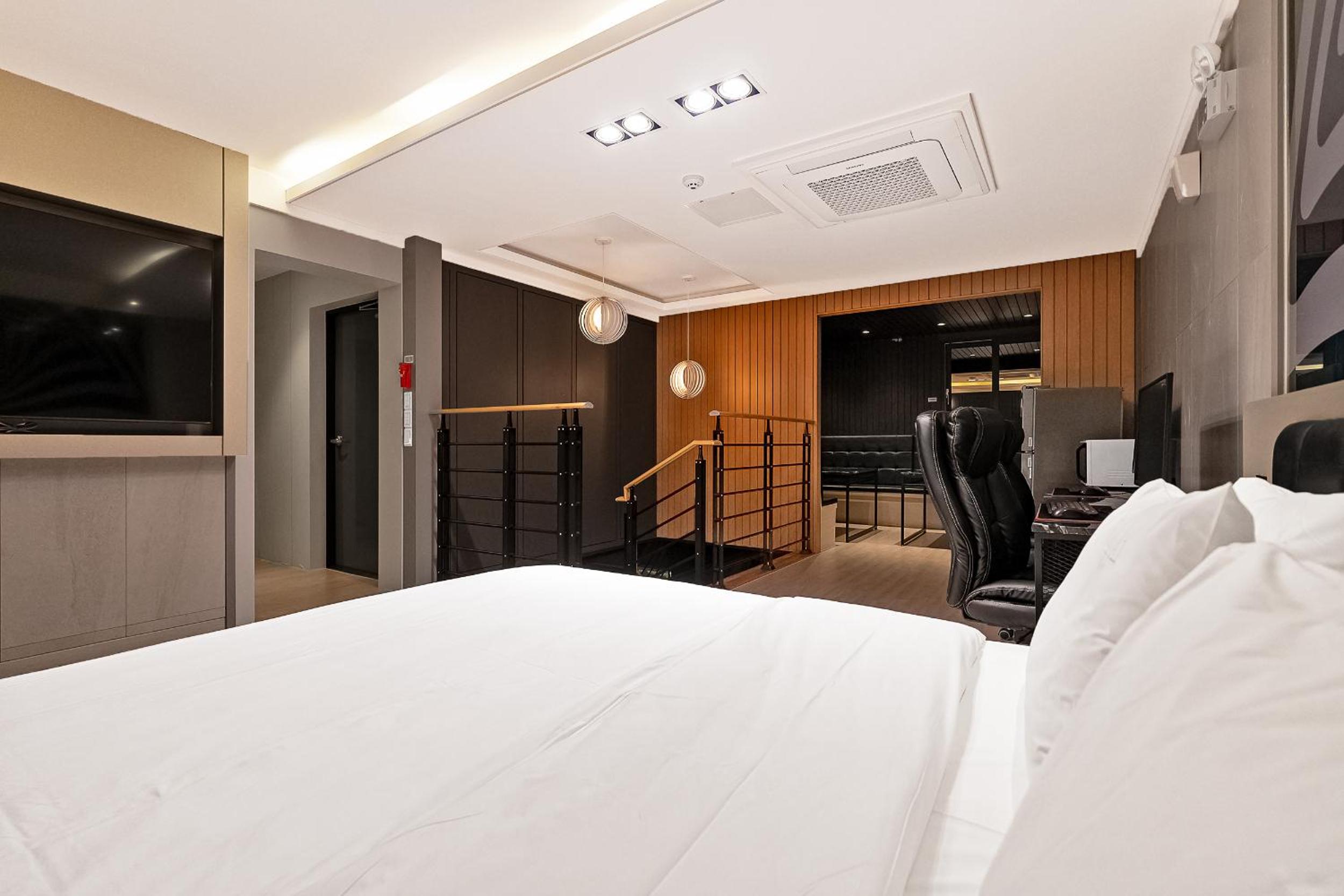 VIP duplex party room - Photo 2