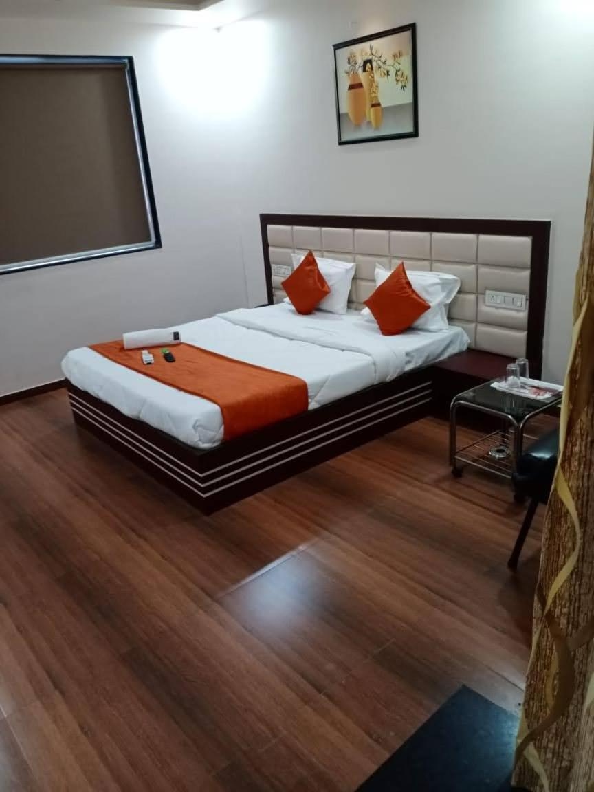 Deluxe Double Room (2 Adults + 1 Child) photo 3