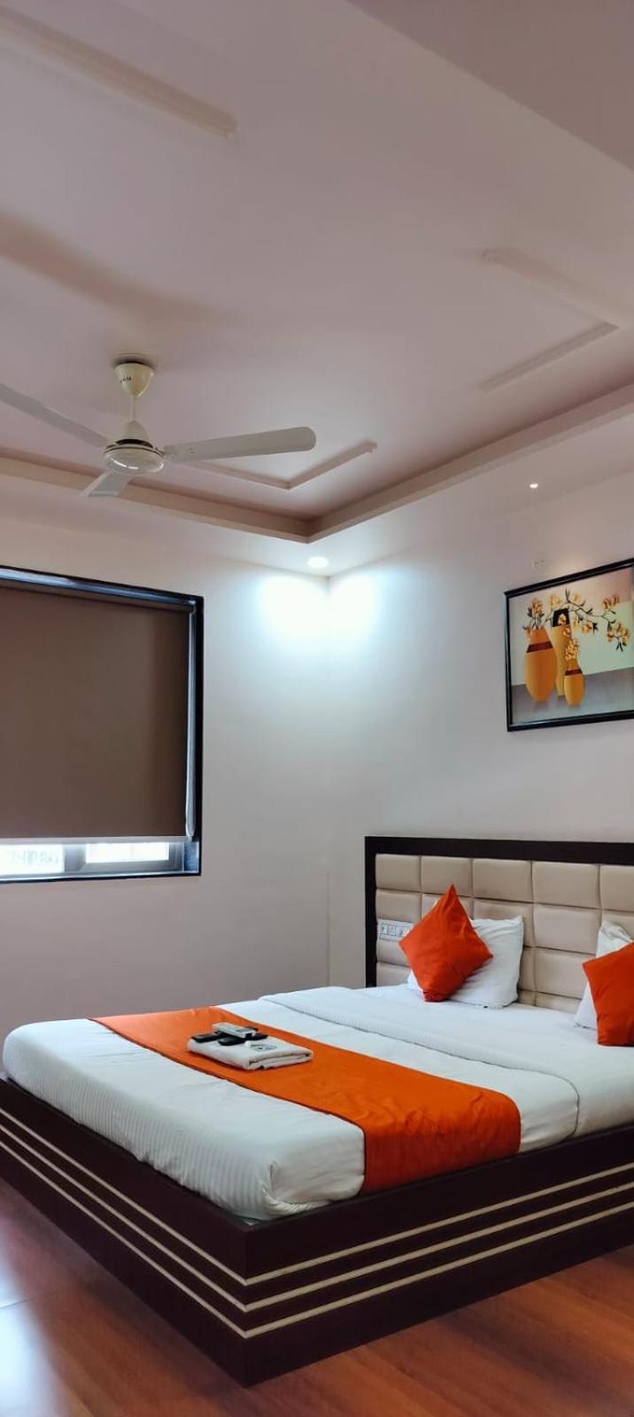 Deluxe Double Room (2 Adults + 1 Child) photo 2