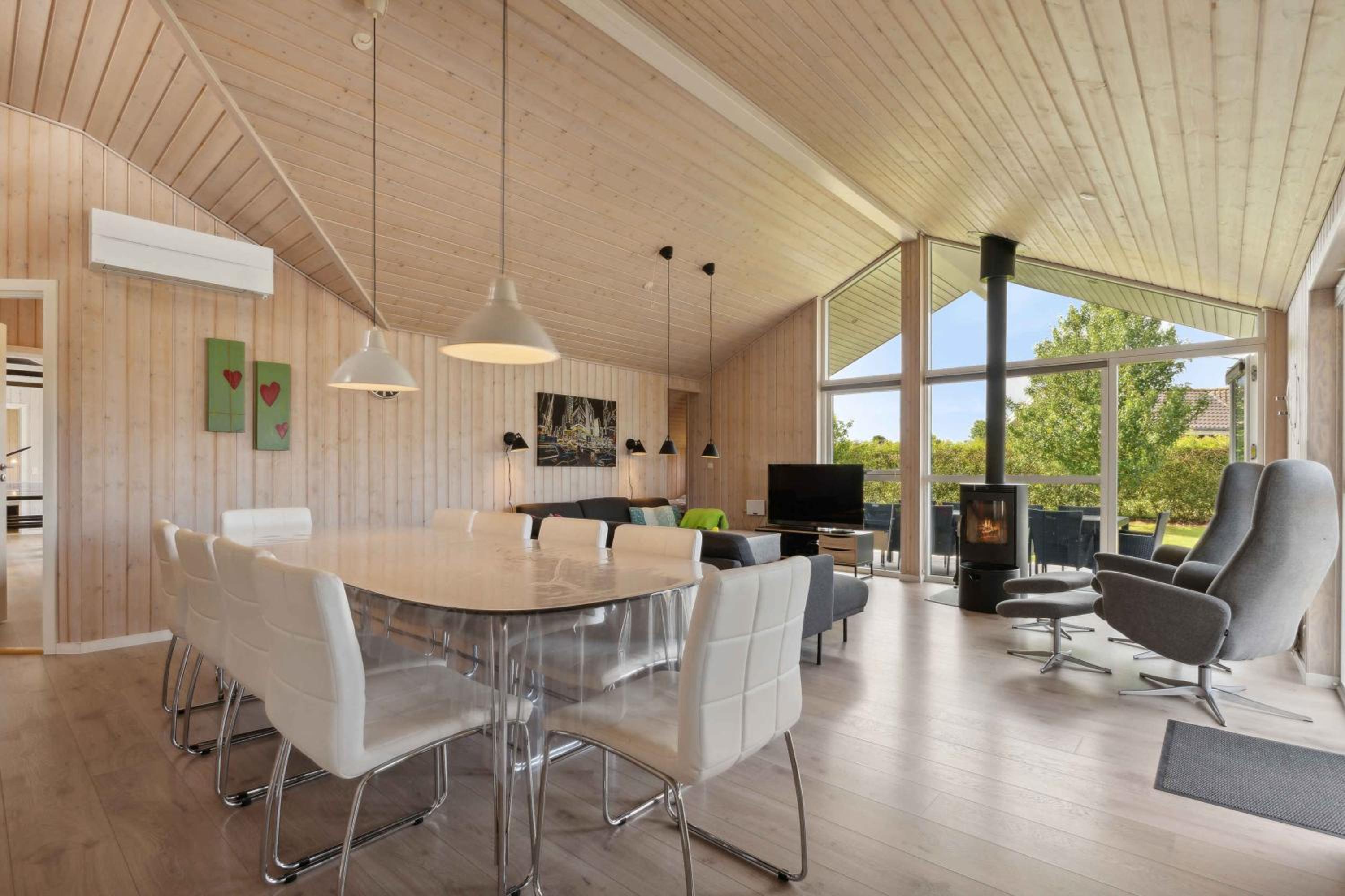 Four-Bedroom House photo 2