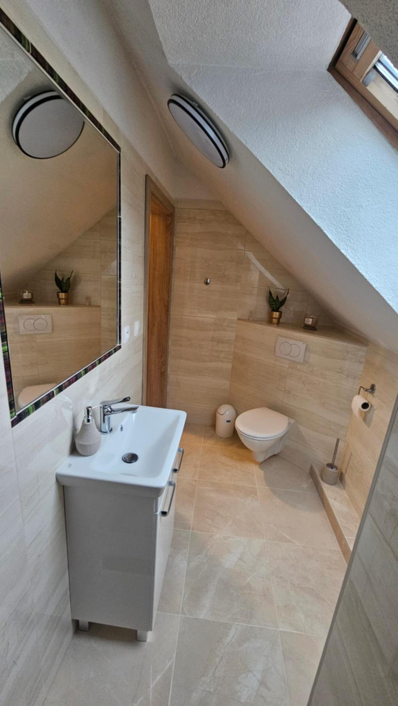 Double Room with Balcony - Photo 16