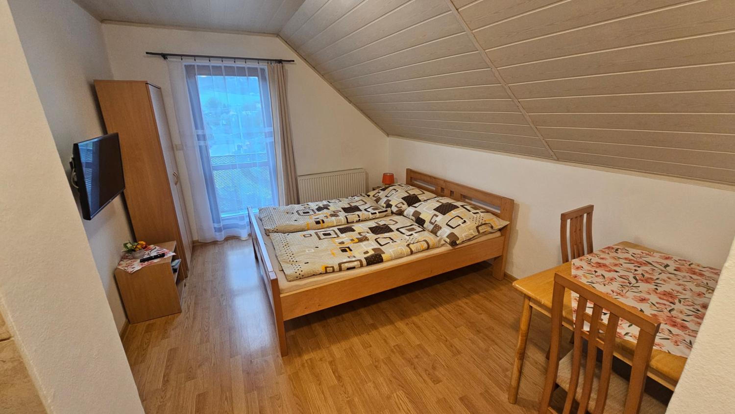 Double Room with Balcony - Photo 1