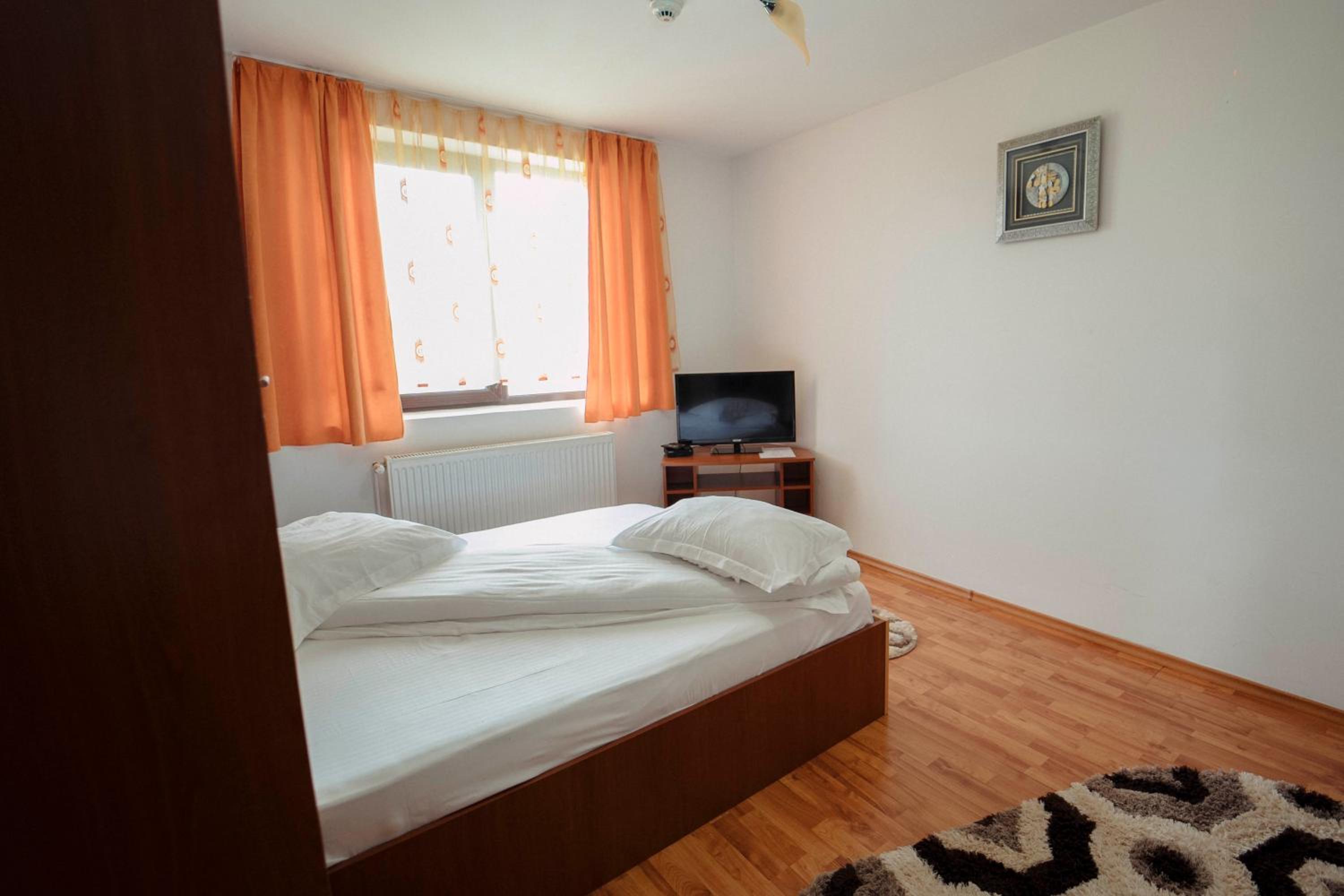 Double Room with Private Bathroom photo 2