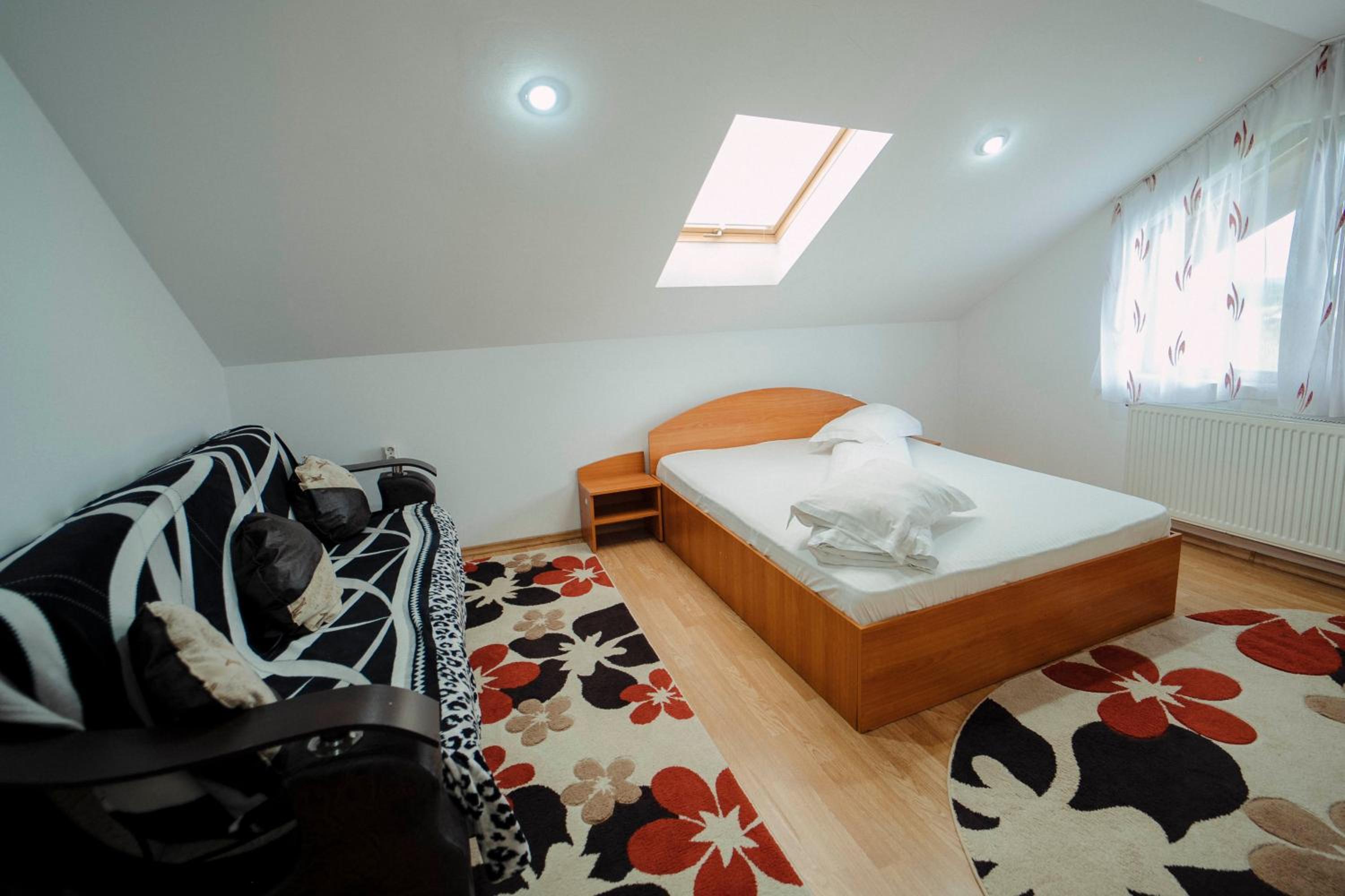 Quadruple Room with Shared Bathroom photo 2