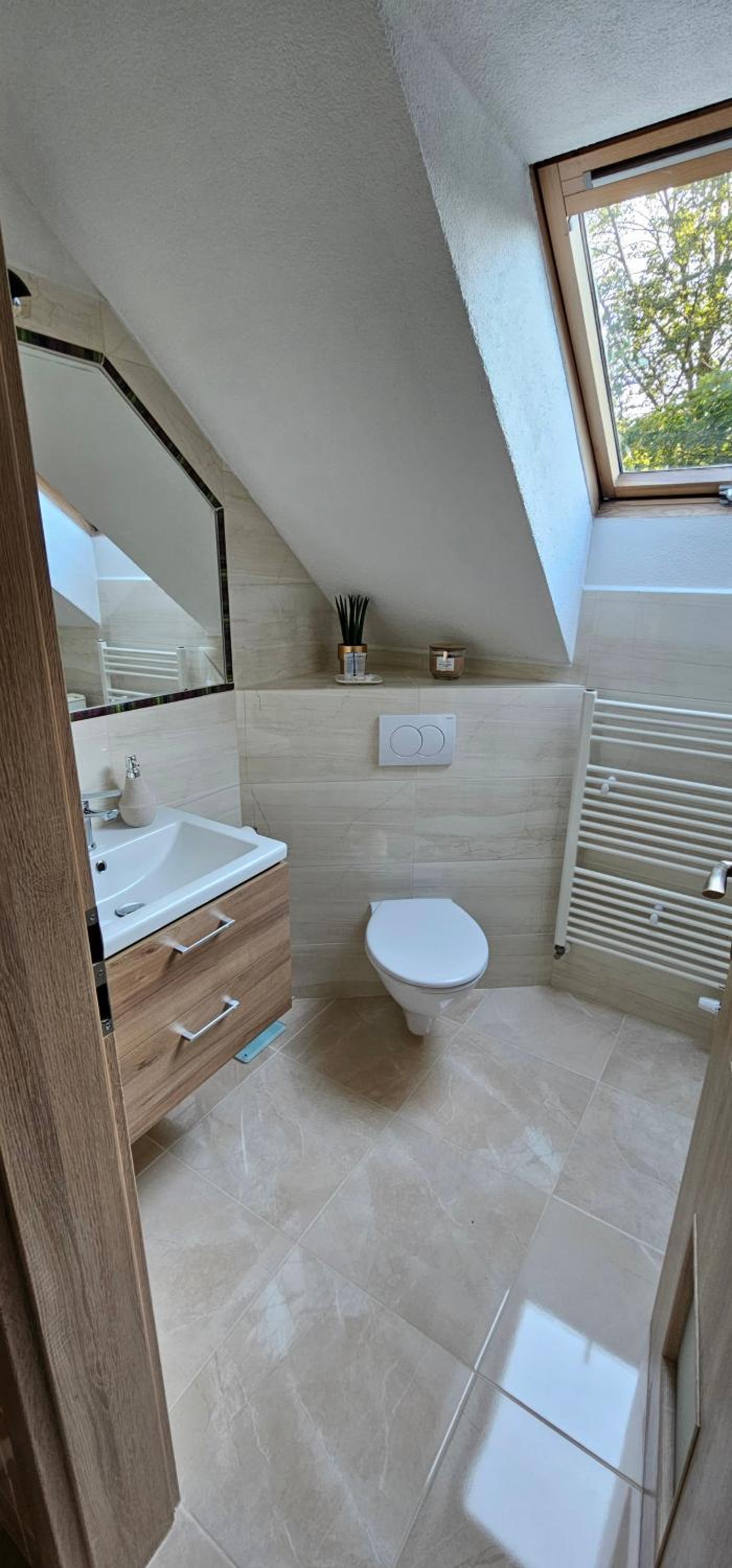 Large Double Room - Photo 3